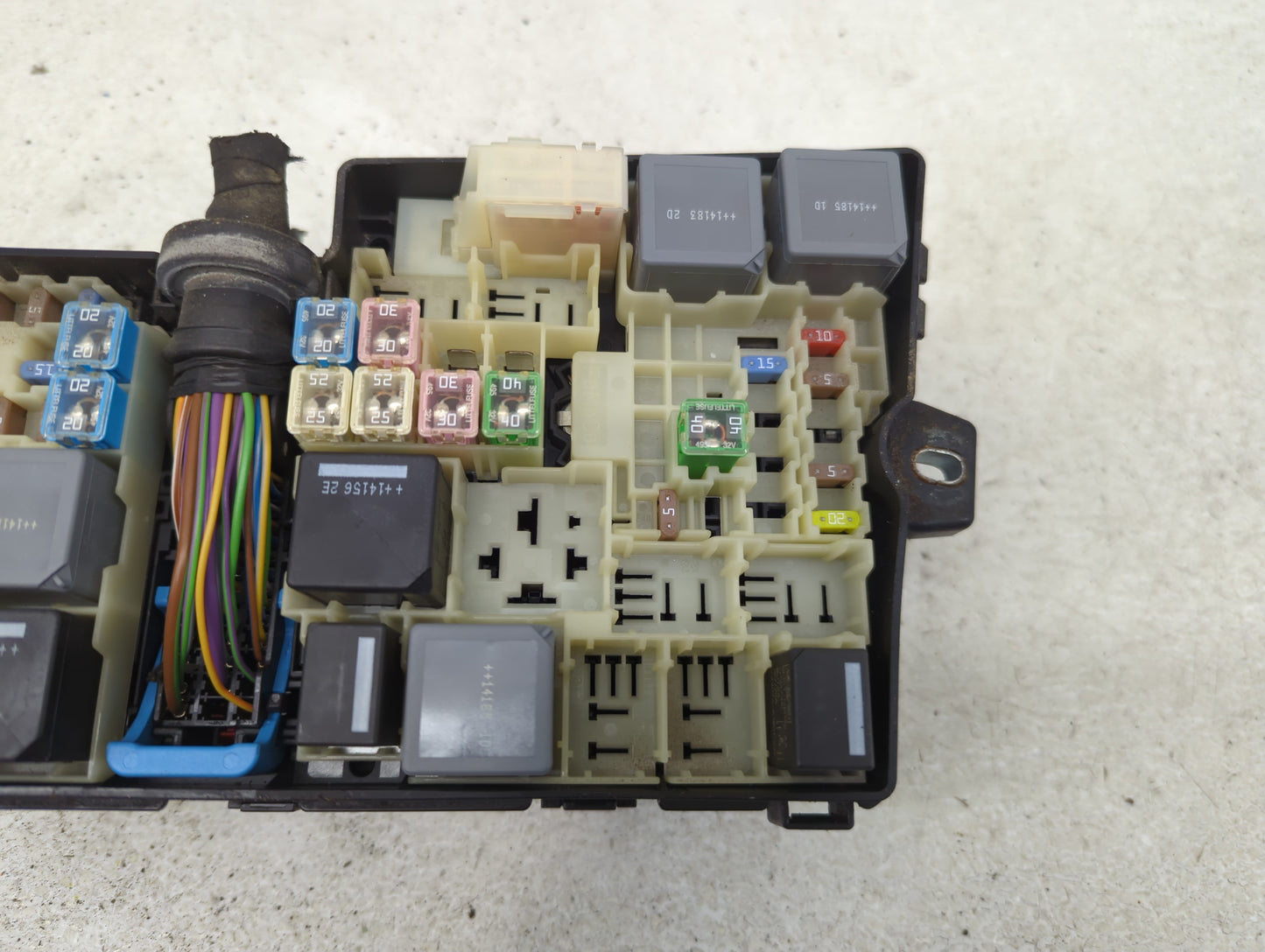 2013-2016 Ford Escape Fusebox Fuse Box Panel Relay Module P/N:AV6T-14A076-AB 19197 000 001 Fits Fits 2013 2014 2015 2016 OEM