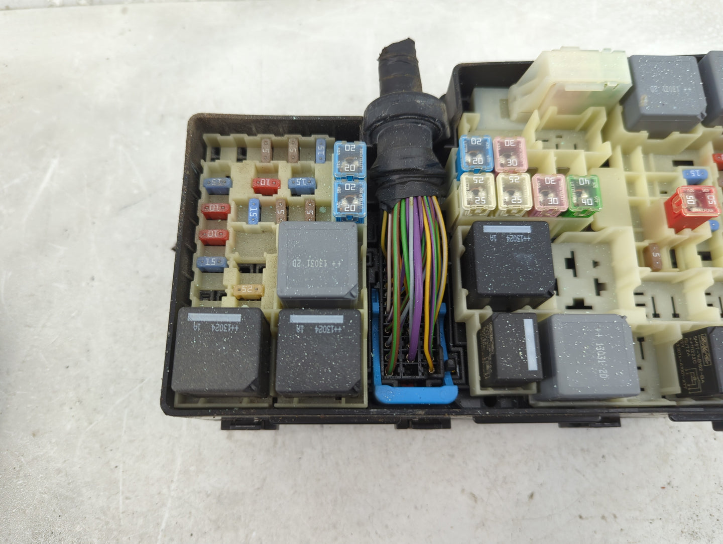 2013-2016 Ford Escape Fusebox Fuse Box Panel Relay Module P/N:AV6T-14A076-AB 19197 000 001 Fits Fits 2013 2014 2015 2016 OEM