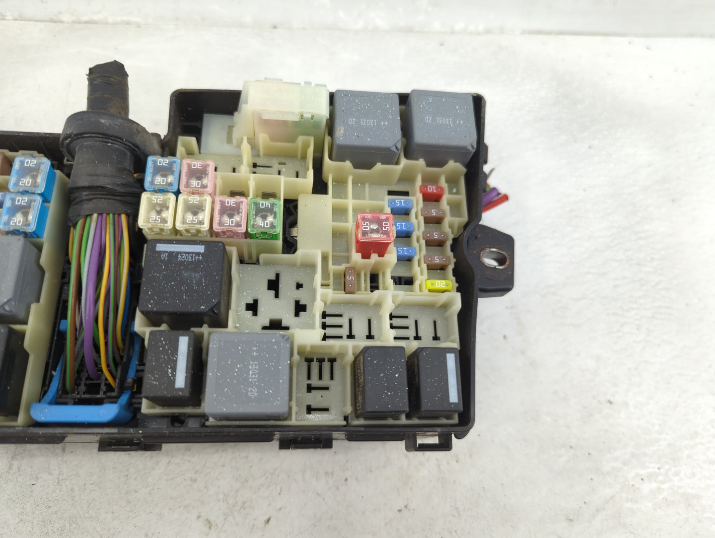 2013-2016 Ford Escape Fusebox Fuse Box Panel Relay Module P/N:AV6T-14A076-AB 19197 000 001 Fits Fits 2013 2014 2015 2016 OEM