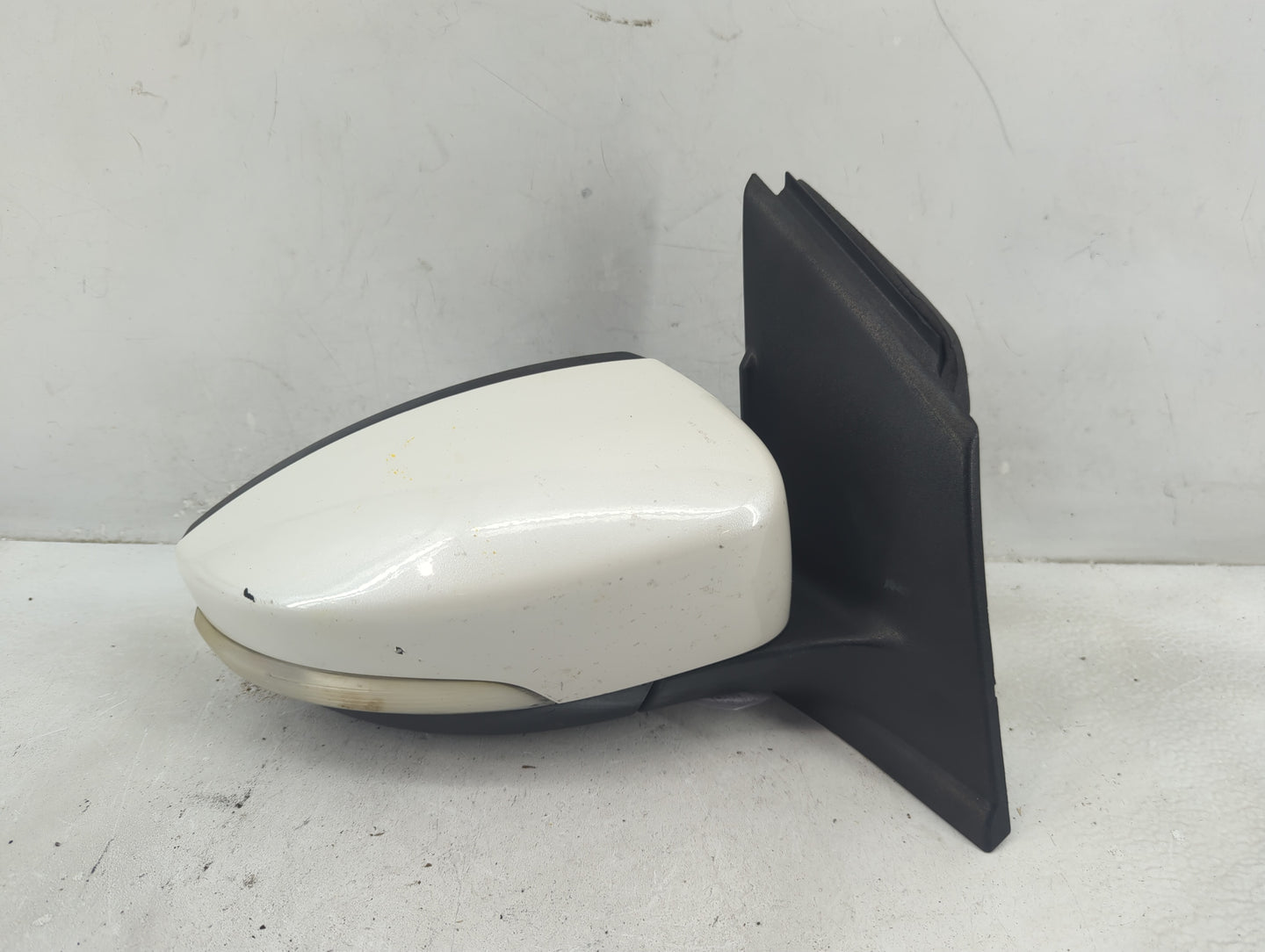 2013-2016 Ford Escape Passenger Side View Mirror - Right Door Mirror OEM Used - Oemusedautoparts1.com