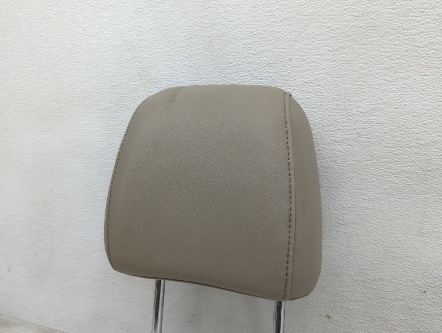 2013-2015 Ford Escape Headrest Head Rest Front Driver Passenger Seat Fits Fits 2013 2014 2015 OEM Used Auto Parts - Oemuseda