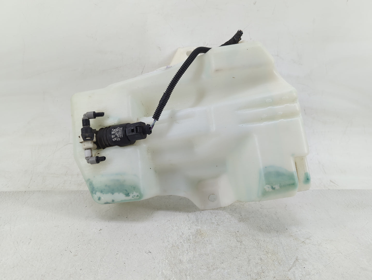 2013-2014 Ford Escape Windshield Washer Fluid Reservoir Bottle Oem - Oemusedautoparts1.com