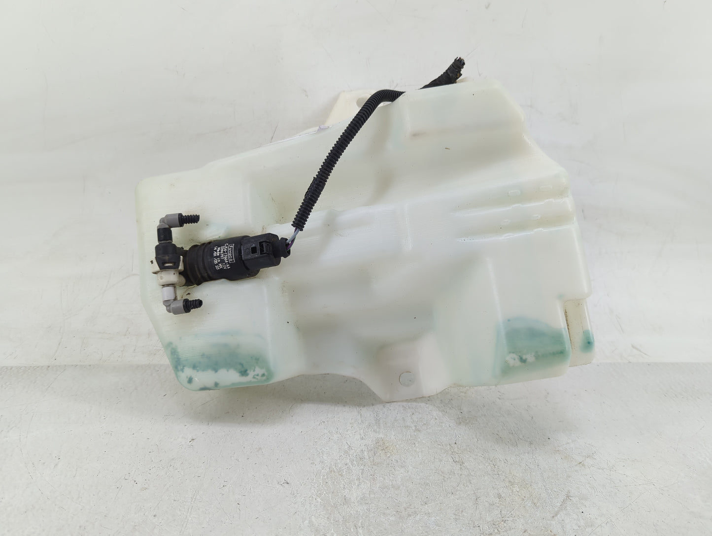 2013-2014 Ford Escape Windshield Washer Fluid Reservoir Bottle Oem - Oemusedautoparts1.com