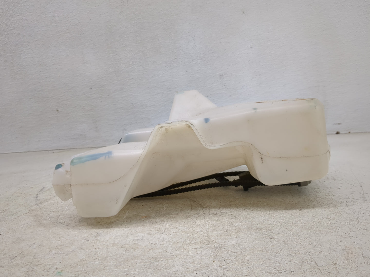 2013-2014 Ford Escape Windshield Washer Fluid Reservoir Bottle Oem - Oemusedautoparts1.com