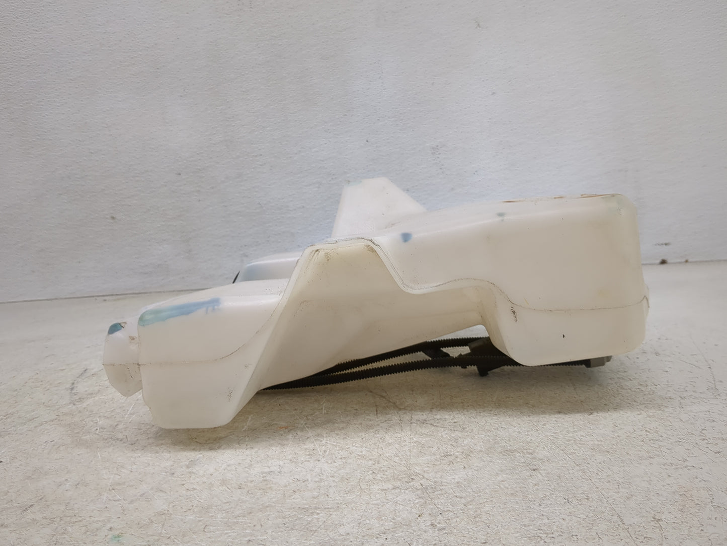 2013-2014 Ford Escape Windshield Washer Fluid Reservoir Bottle Oem - Oemusedautoparts1.com