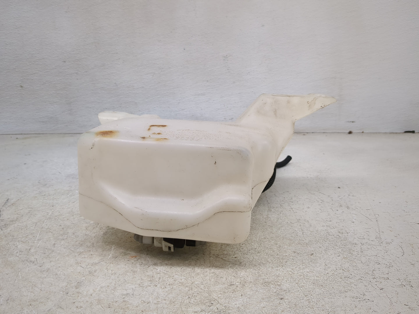 2013-2014 Ford Escape Windshield Washer Fluid Reservoir Bottle Oem - Oemusedautoparts1.com
