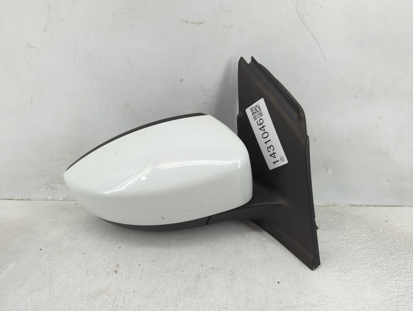 2013-2016 Ford Escape Driver Side View Mirror - Left Door Mirror OEM Used - Oemusedautoparts1.com