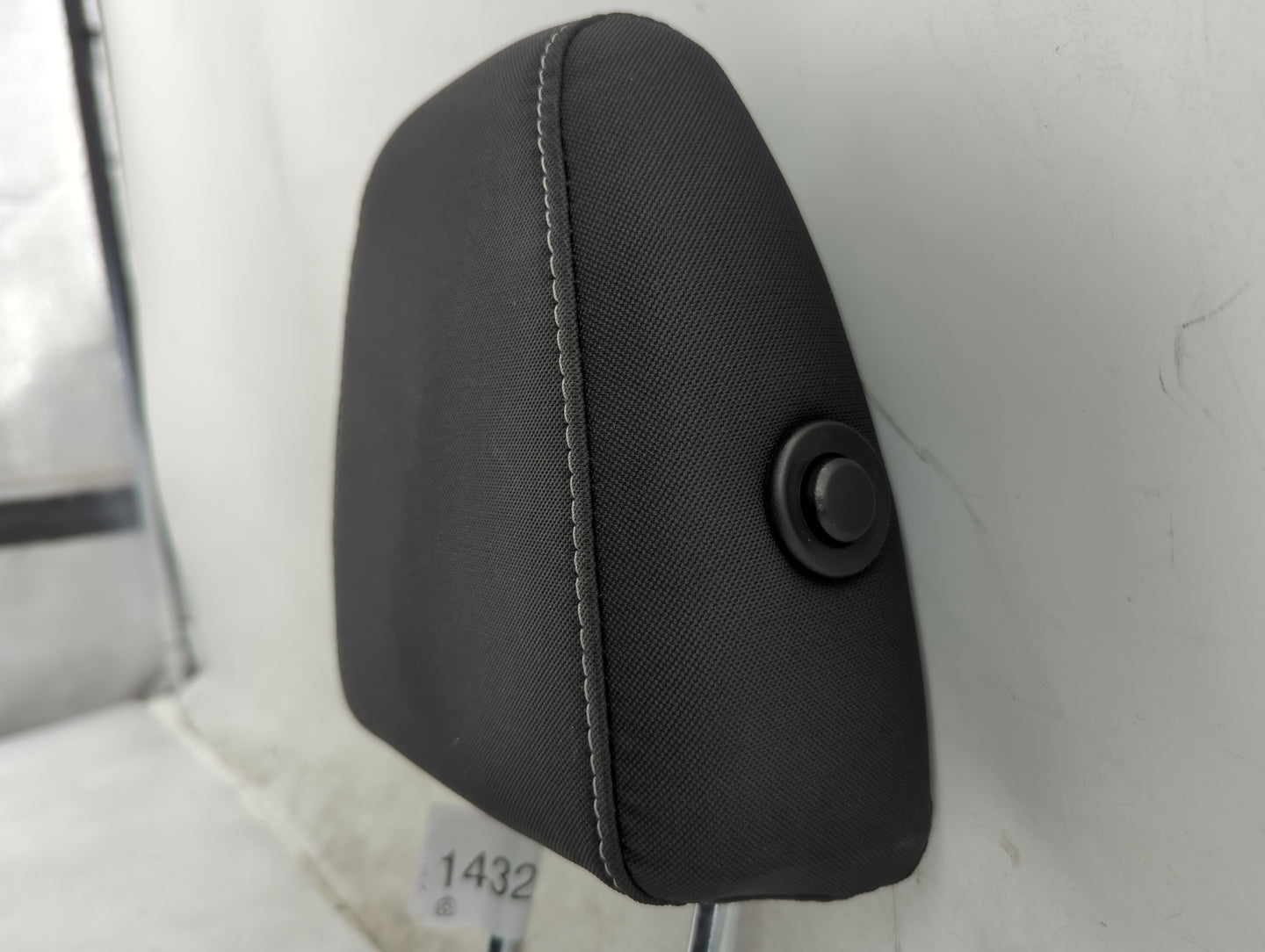 2013-2015 Ford Escape Headrest Head Rest Front Driver Seat Black - Oemusedautoparts1.com