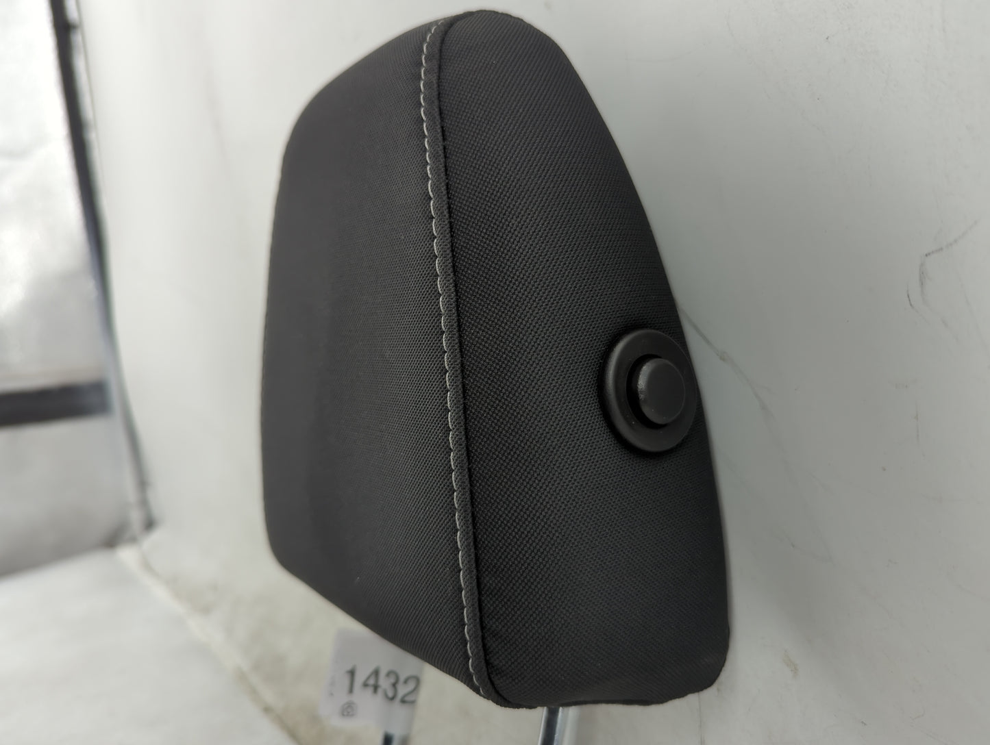 2013-2015 Ford Escape Headrest Head Rest Front Driver Seat Black - Oemusedautoparts1.com