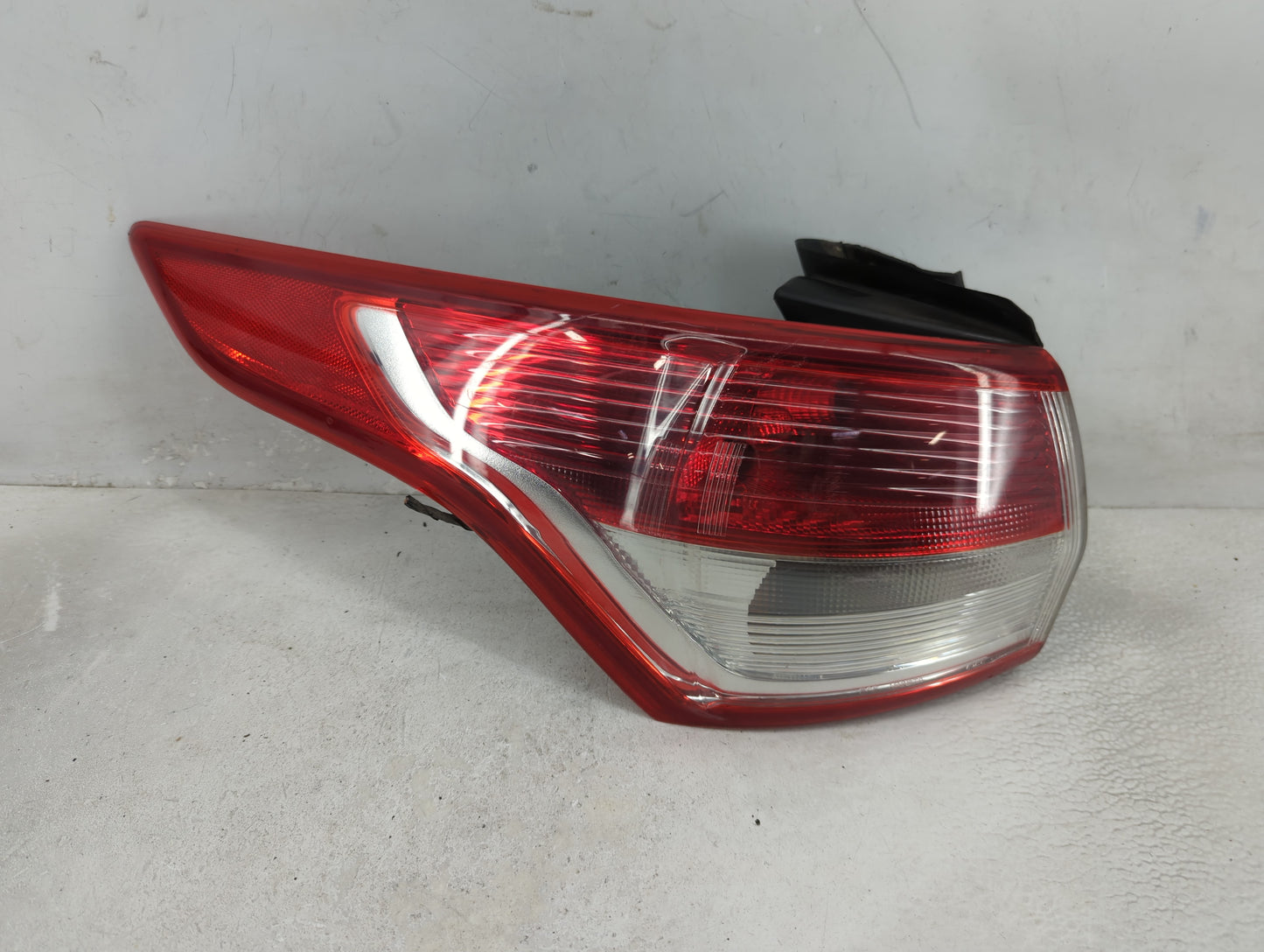 2013-2016 Ford Escape Tail Light Assembly Driver Left OEM Fits Fits 2013 2014 2015 2016 OEM Used Auto Parts - Oemusedautopar