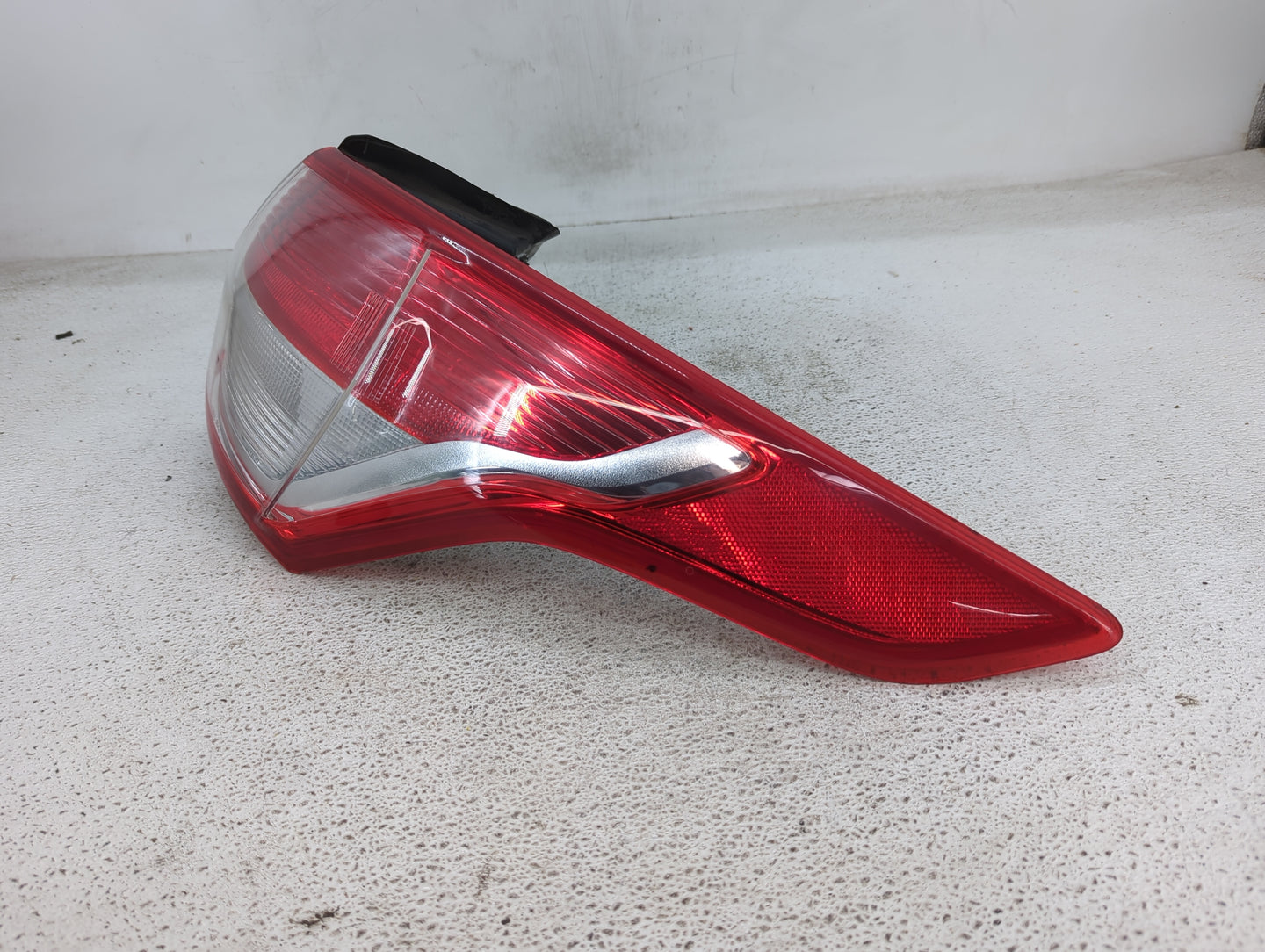 2013-2016 Ford Escape Tail Light Assembly Passenger Right OEM Fits Fits 2013 2014 2015 2016 OEM Used Auto Parts - Oemusedaut