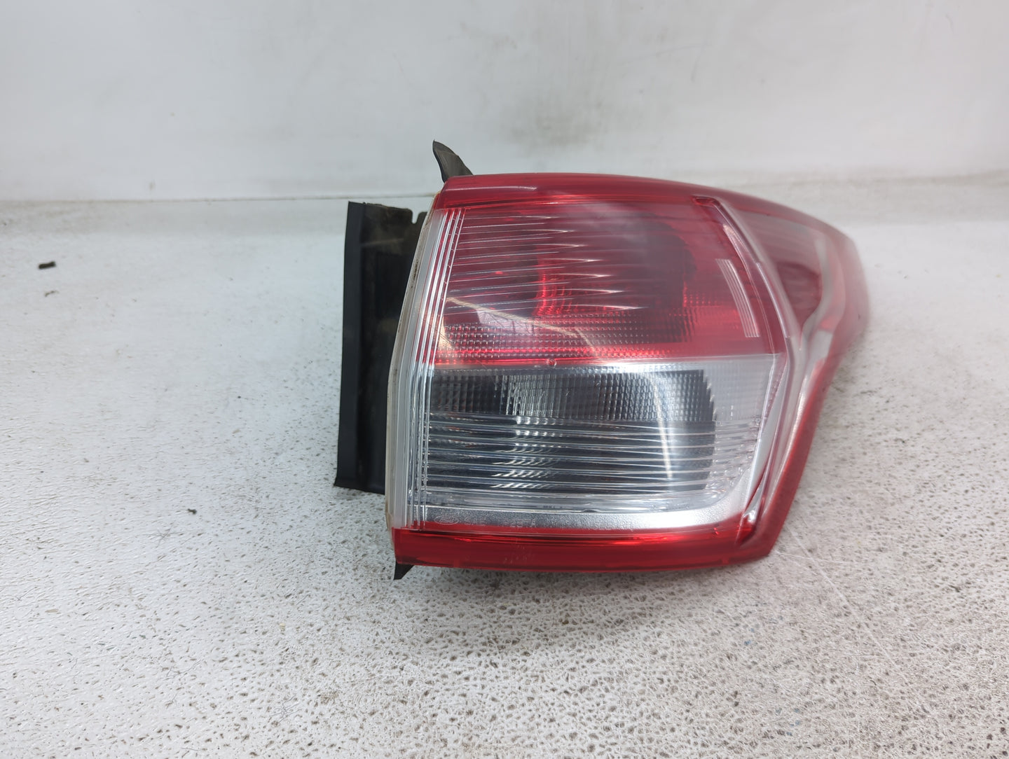 2013-2016 Ford Escape Tail Light Assembly Passenger Right OEM P/N:CJ54-13404-A Fits Fits 2013 2014 2015 2016 OEM Used Auto P