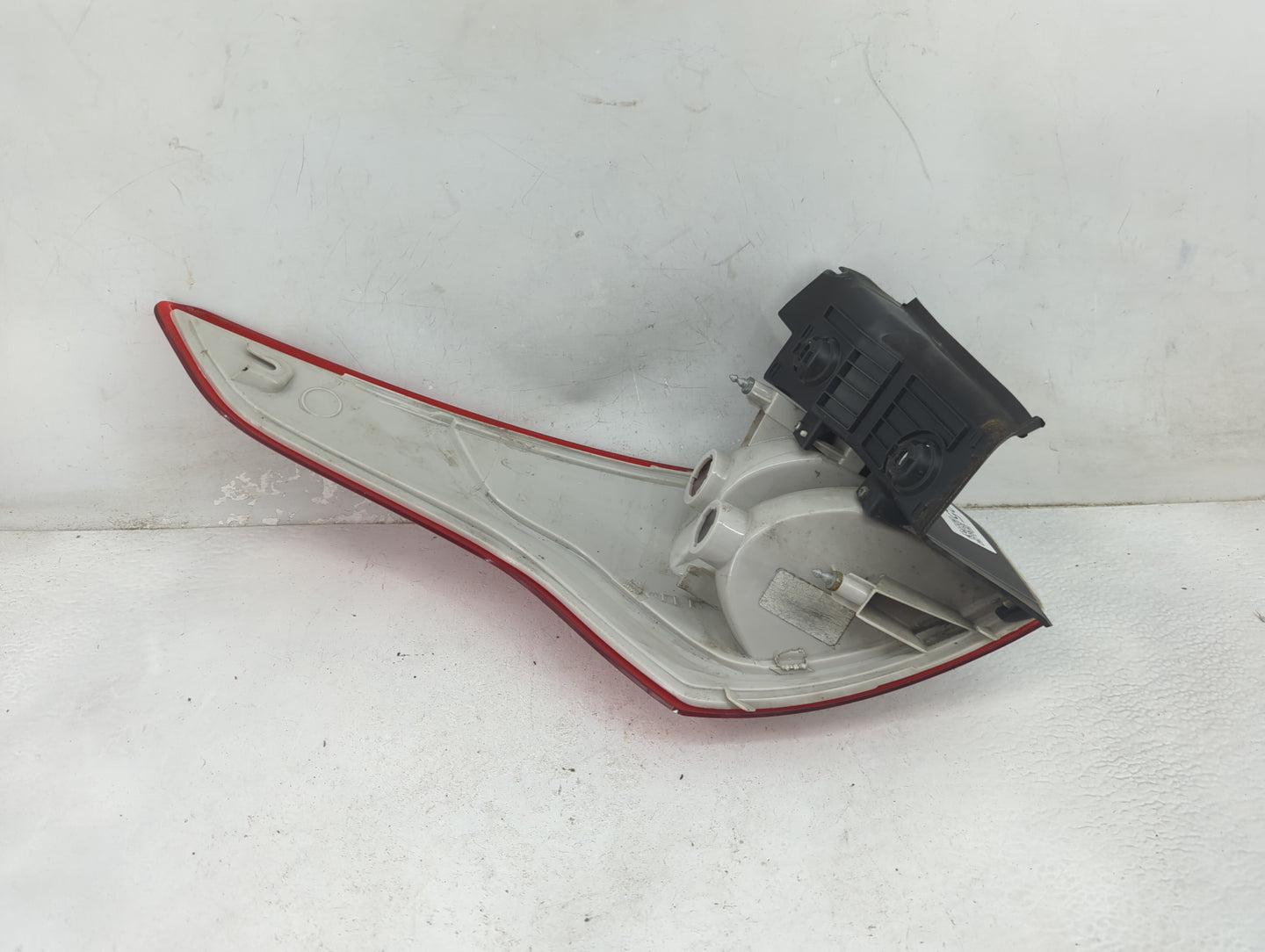 2013-2016 Ford Escape Tail Light Assembly Passenger Right OEM P/N:CJ54-13404-A Fits Fits 2013 2014 2015 2016 OEM Used Auto P