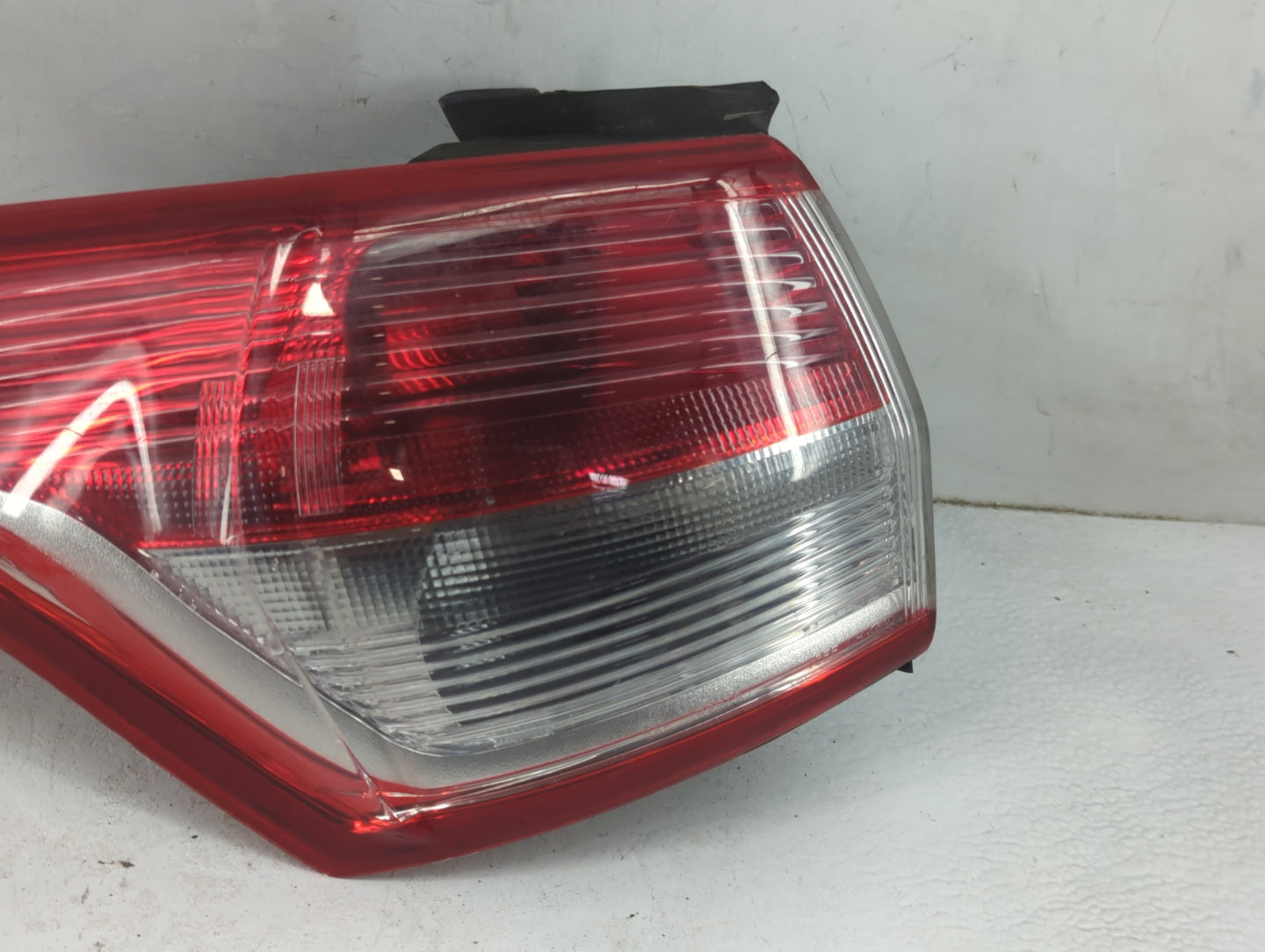 2013-2016 Ford Escape Tail Light Assembly Driver Left OEM P/N:CJ54-13405-A J5X-13441-A Fits Fits 2013 2014 2015 2016 OEM Use