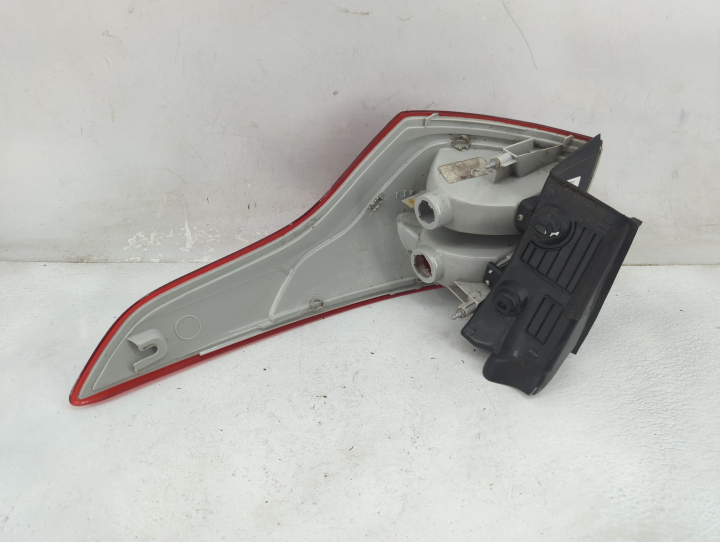 2013-2016 Ford Escape Tail Light Assembly Driver Left OEM P/N:CJ54-13405-A J5X-13441-A Fits Fits 2013 2014 2015 2016 OEM Use