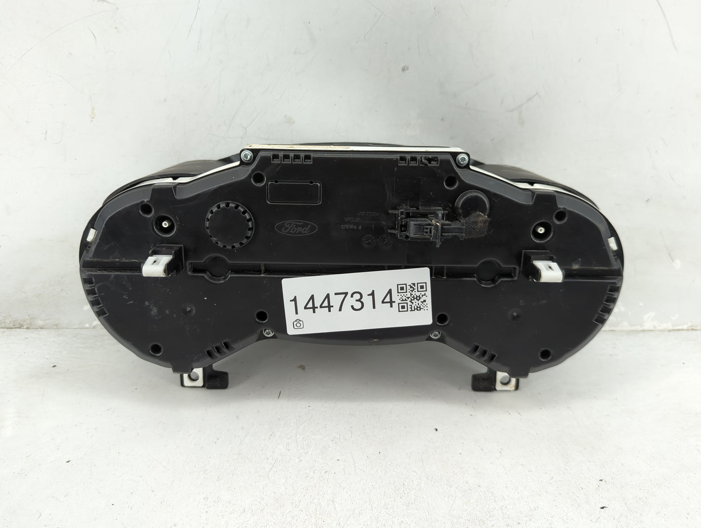 2014-2015 Ford Escape Instrument Cluster Speedometer Gauges P/N:DTHA35148B Fits Fits 2014 2015 OEM Used Auto Parts - Oemused