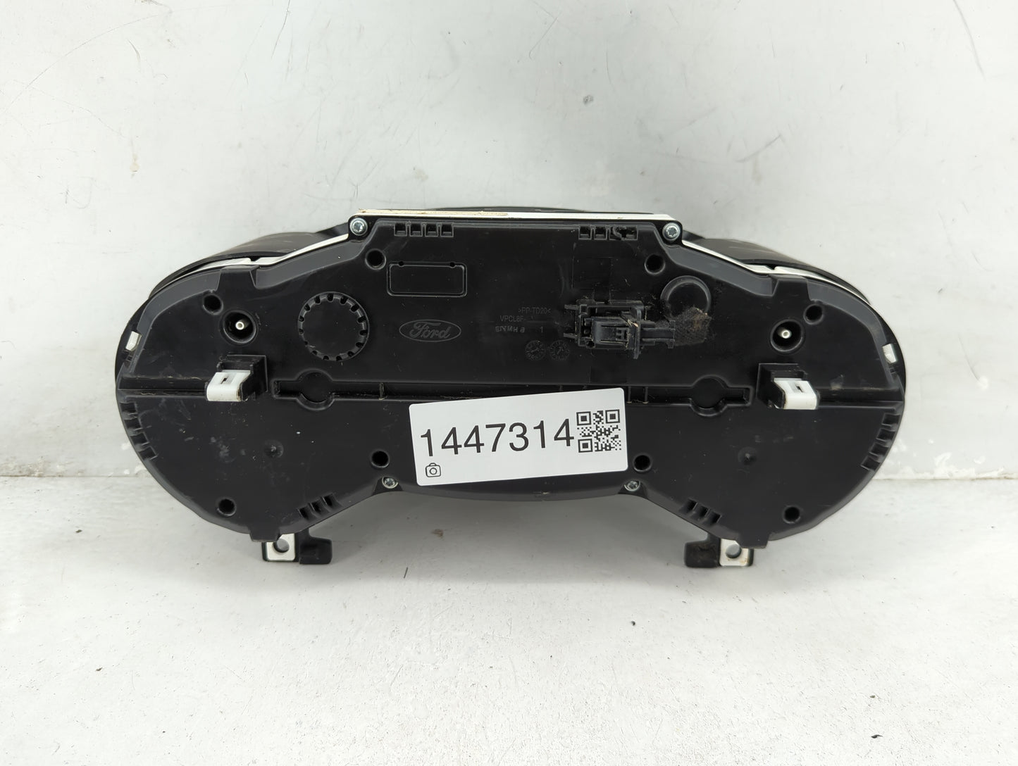 2014-2015 Ford Escape Instrument Cluster Speedometer Gauges P/N:DTHA35148B Fits Fits 2014 2015 OEM Used Auto Parts - Oemused