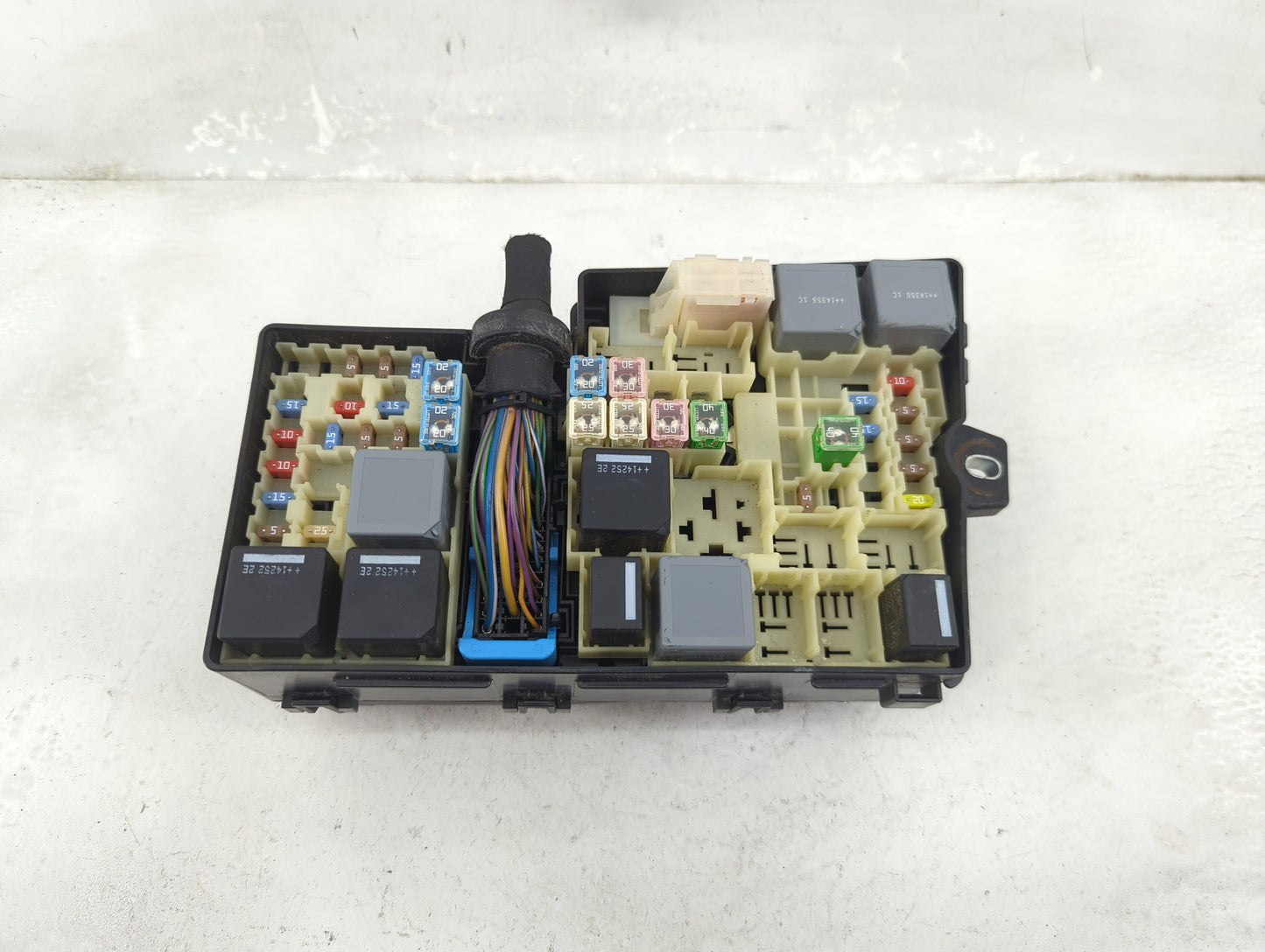 2013-2016 Ford Escape Fusebox Fuse Box Panel Relay Module P/N:AV6T-14A067-AD AV6T-14A067-AC Fits Fits 2013 2014 2015 2016 OE