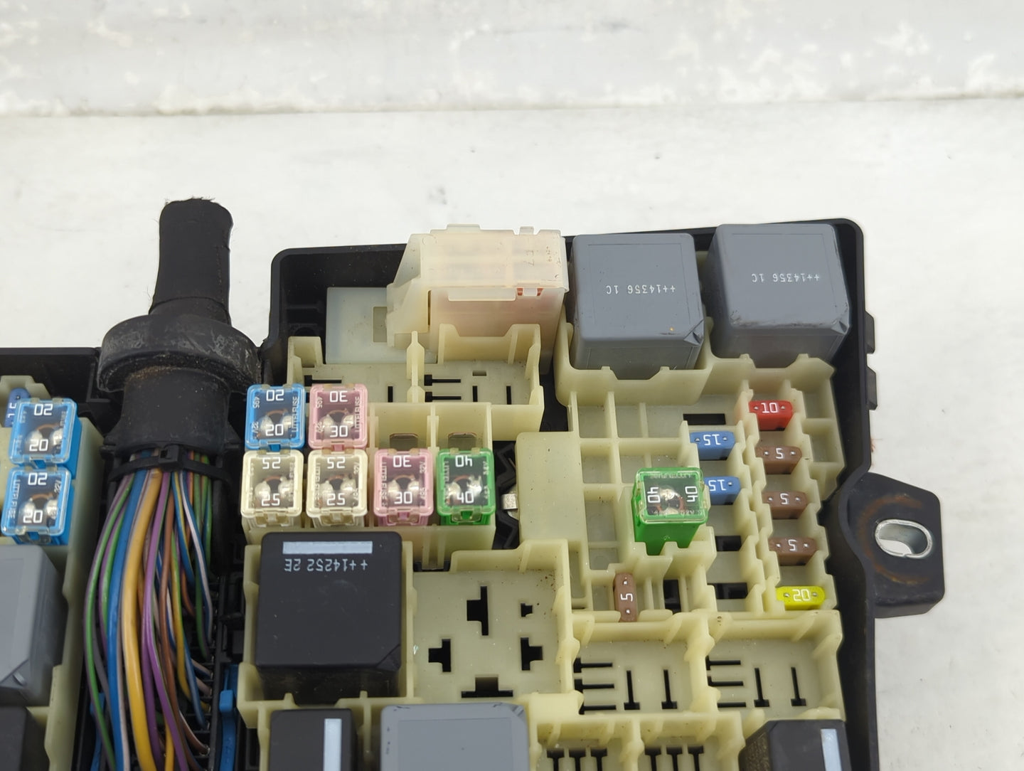 2013-2016 Ford Escape Fusebox Fuse Box Panel Relay Module P/N:AV6T-14A067-AD AV6T-14A067-AC Fits Fits 2013 2014 2015 2016 OE