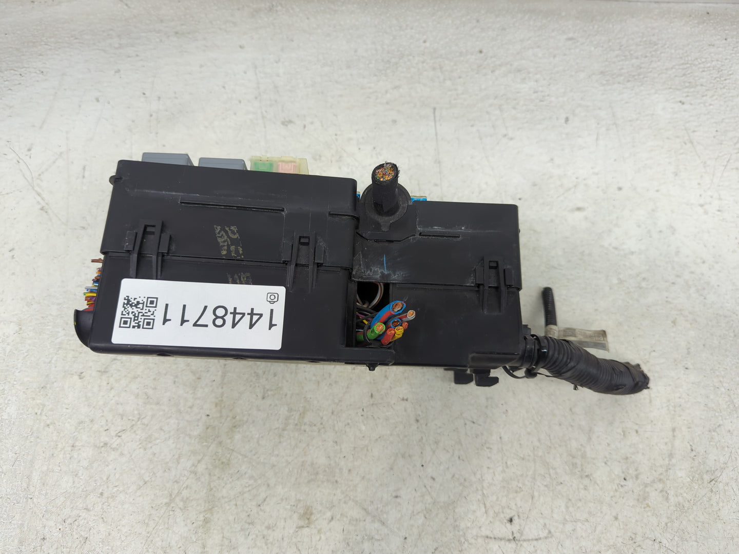 2013-2016 Ford Escape Fusebox Fuse Box Panel Relay Module P/N:EV4T14K733R59CL Fits Fits 2013 2014 2015 2016 OEM Used Auto Pa