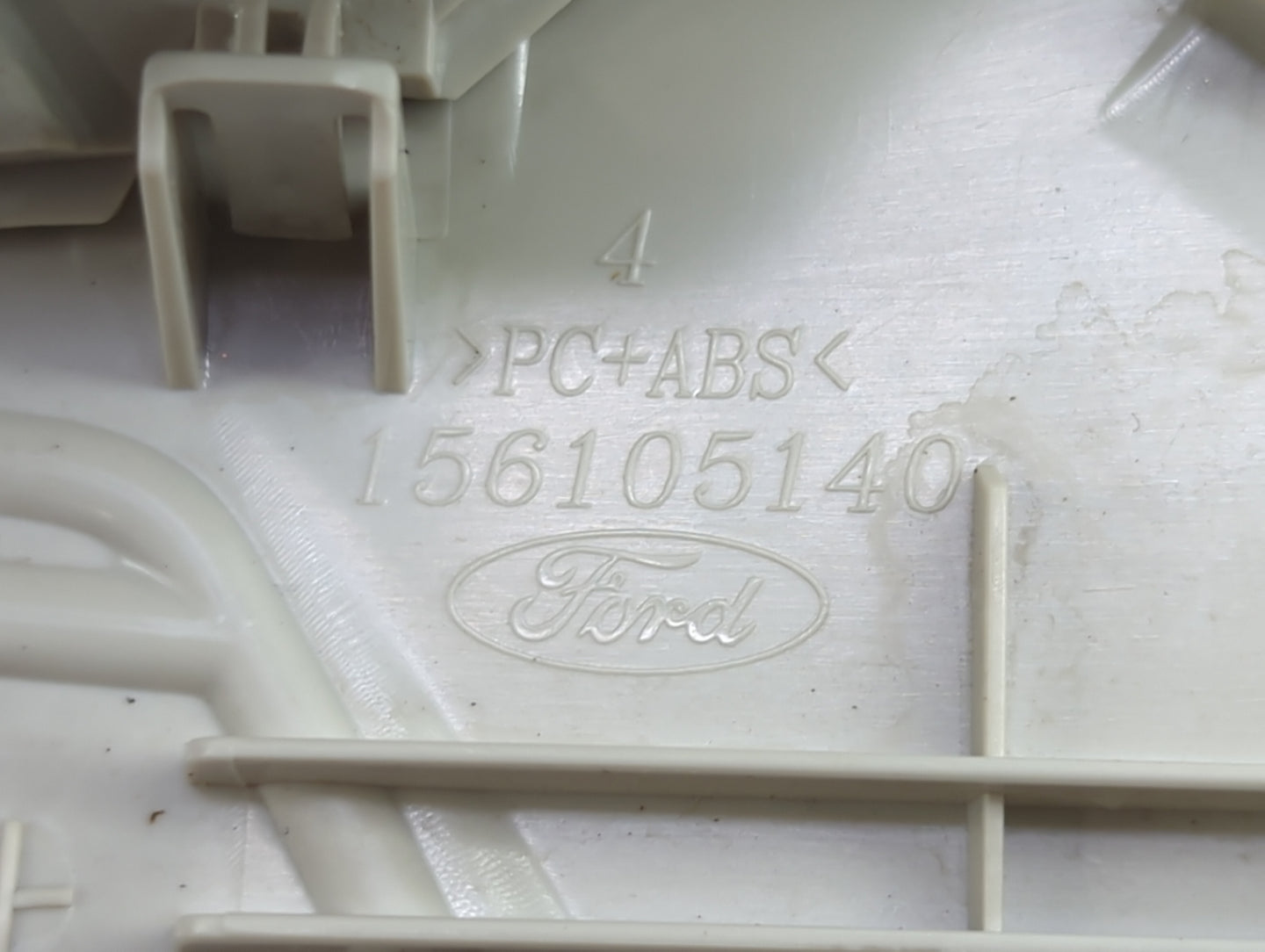 2014 Ford Escape Overhead Roof Console Beige 1465726 - Oemusedautoparts1.com