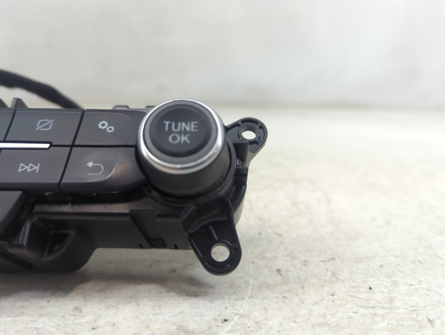 2014 Ford Escape Radio AM FM Cd Player Receiver Replacement P/N:XXXX-18K811-XX GTSDA Fits OEM Used Auto Parts - Oemusedautop
