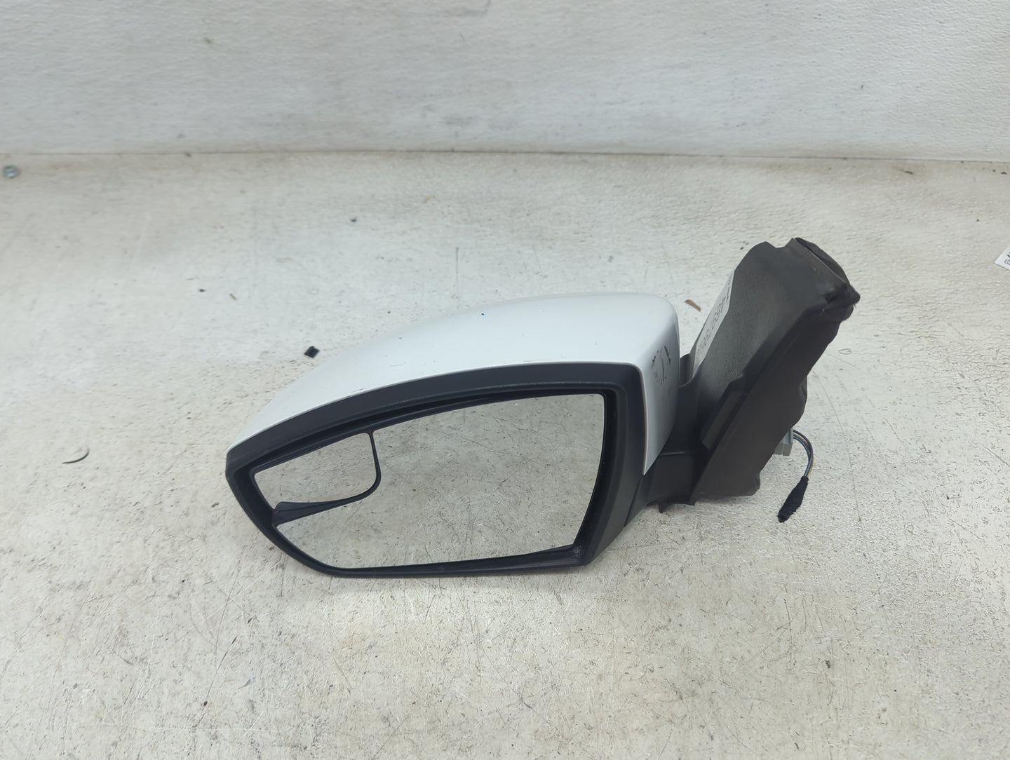 2013-2016 Ford Escape Driver Side View Mirror - Left Door Mirror OEM Used - Oemusedautoparts1.com