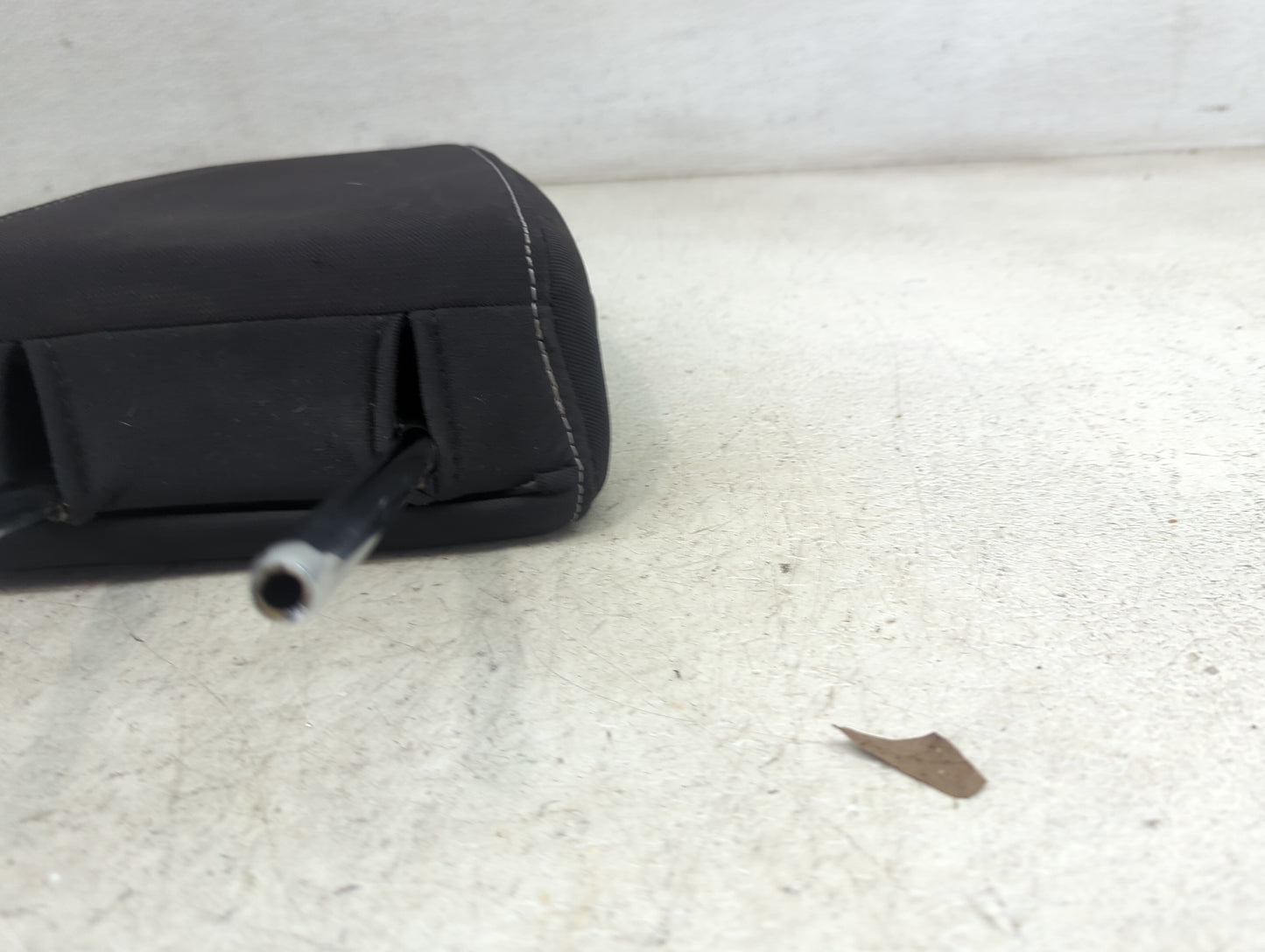 2013-2015 Ford Escape Headrest Head Rest Front Driver Seat Black 1470612 - Oemusedautoparts1.com