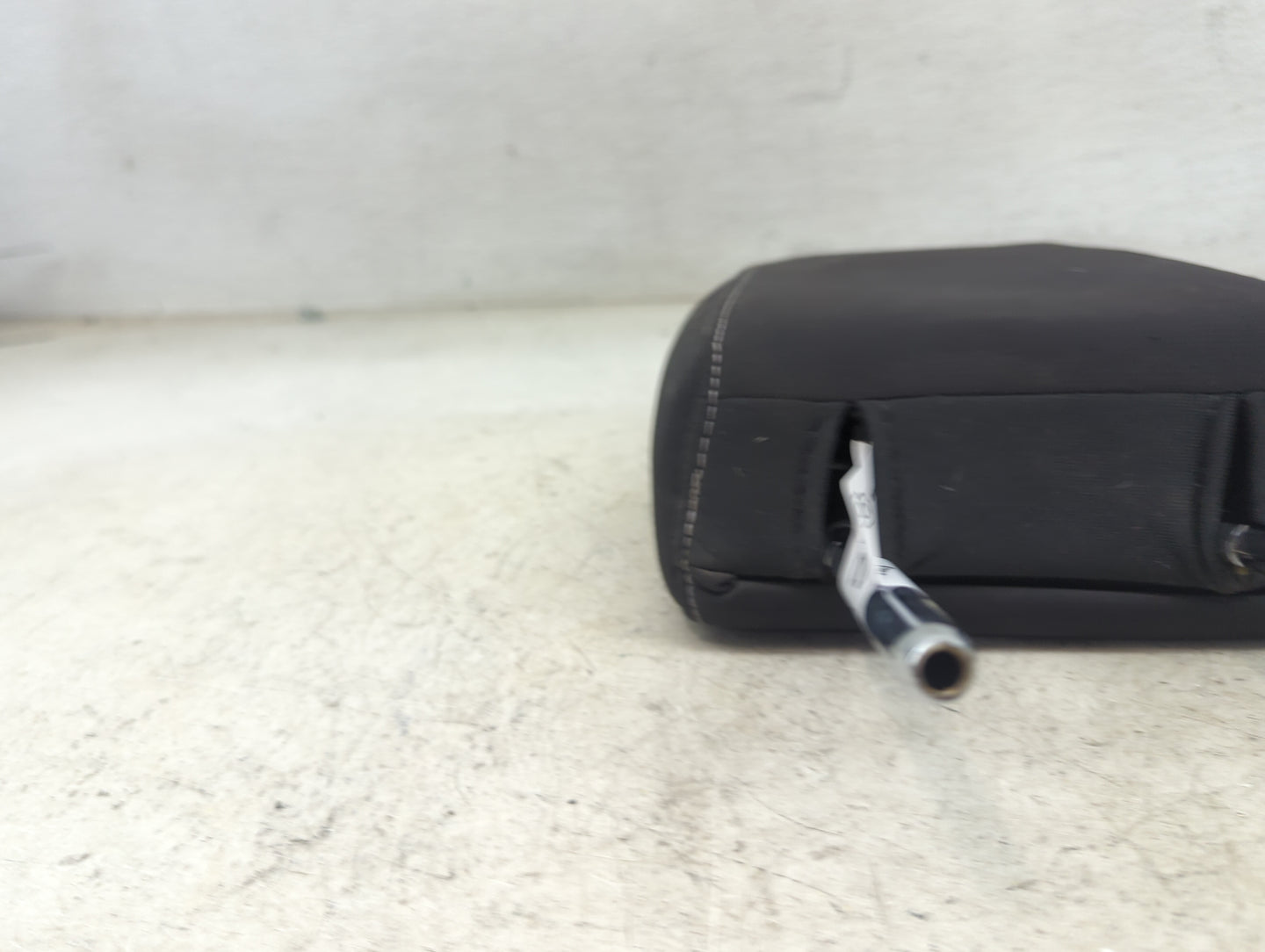 2013-2015 Ford Escape Headrest Head Rest Front Driver Seat Black 1470612 - Oemusedautoparts1.com