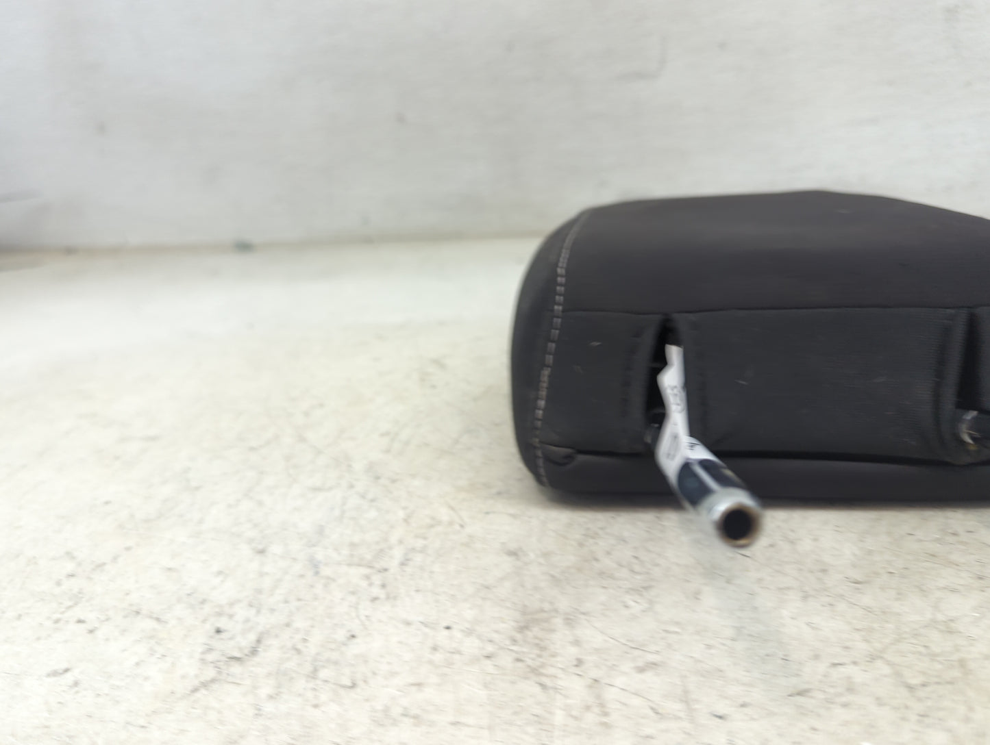 2013-2015 Ford Escape Headrest Head Rest Front Driver Seat Black 1470612 - Oemusedautoparts1.com