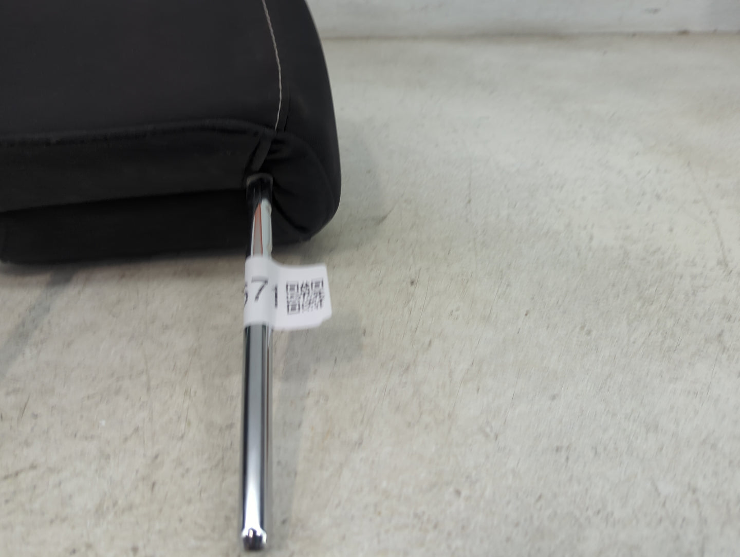 2013-2015 Ford Escape Headrest Head Rest Front Driver Seat Black 1470671 - Oemusedautoparts1.com