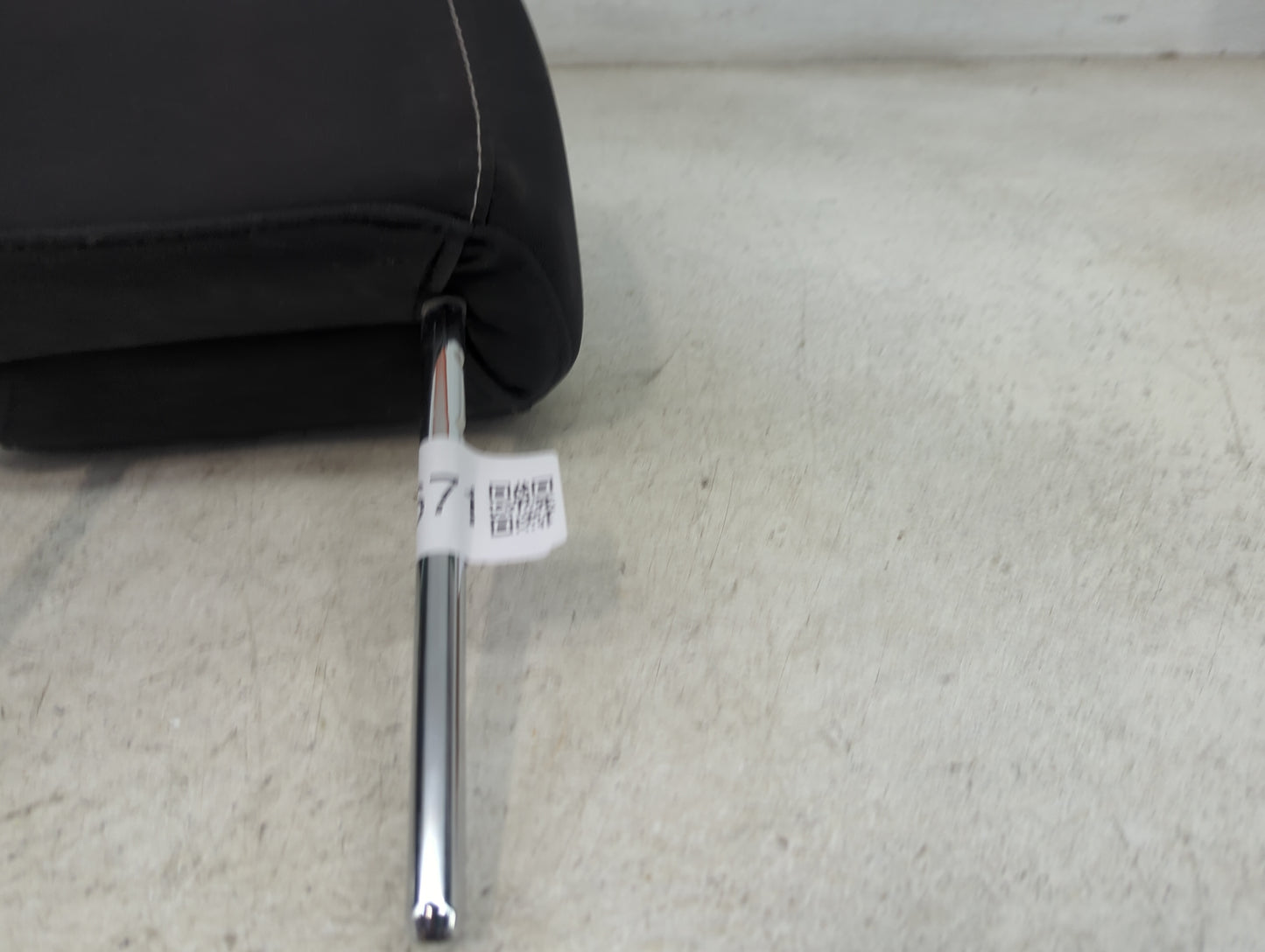 2013-2015 Ford Escape Headrest Head Rest Front Driver Seat Black 1470671 - Oemusedautoparts1.com