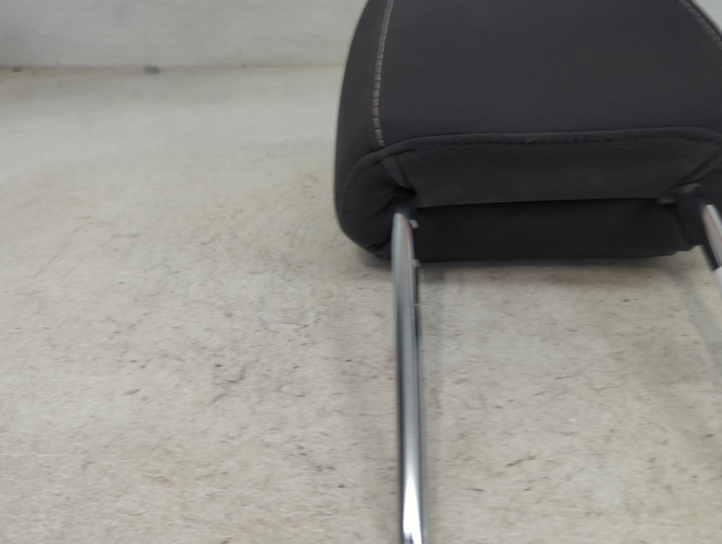 2013-2015 Ford Escape Headrest Head Rest Front Driver Seat Black 1470671 - Oemusedautoparts1.com