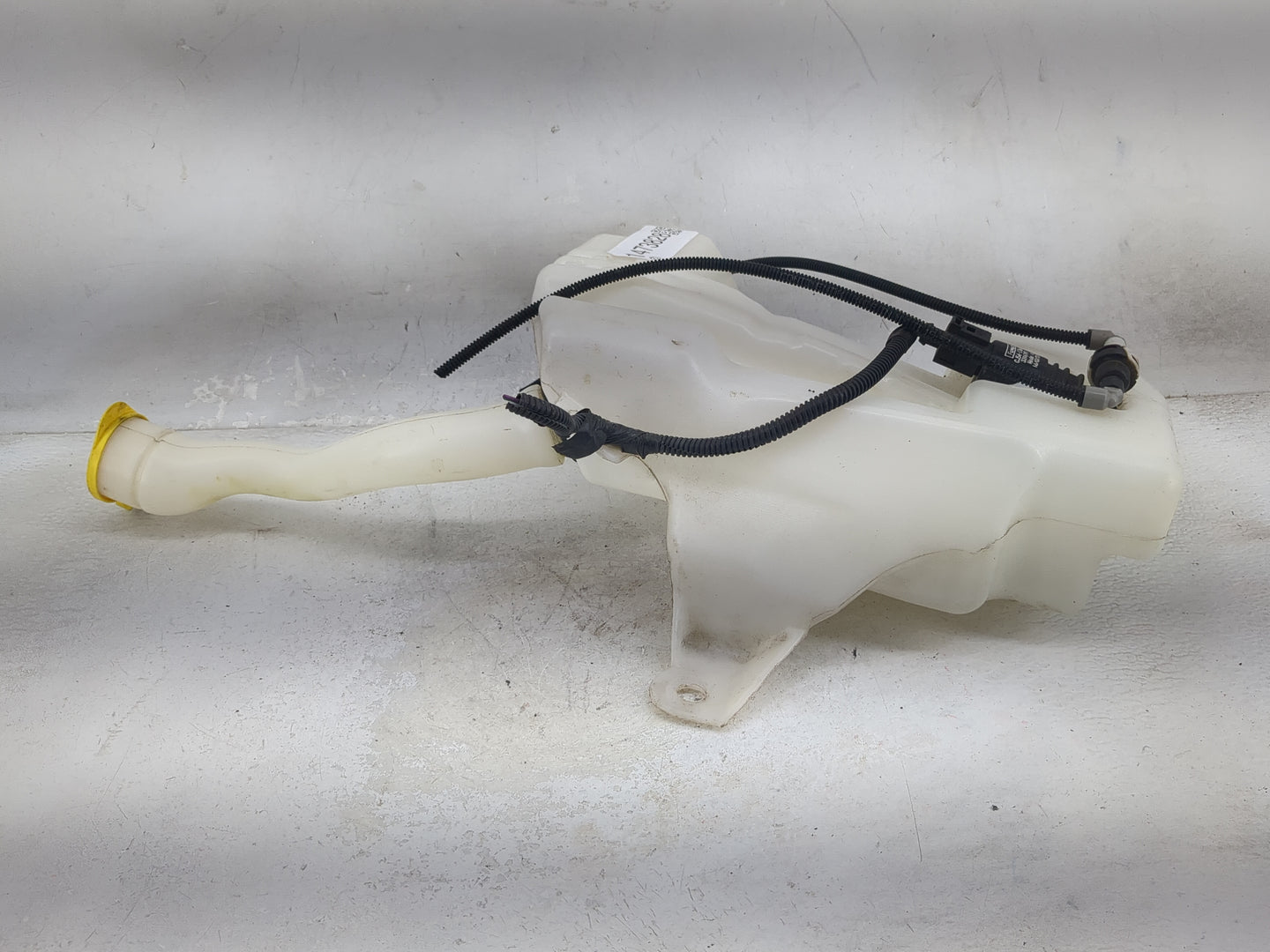 2014 Ford Escape Windshield Washer Fluid Reservoir Bottle Oem 1473828 - Oemusedautoparts1.com
