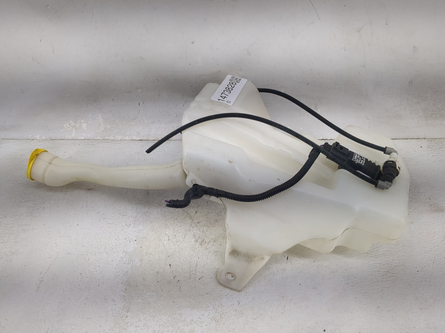 2014 Ford Escape Windshield Washer Fluid Reservoir Bottle Oem 1473828 - Oemusedautoparts1.com