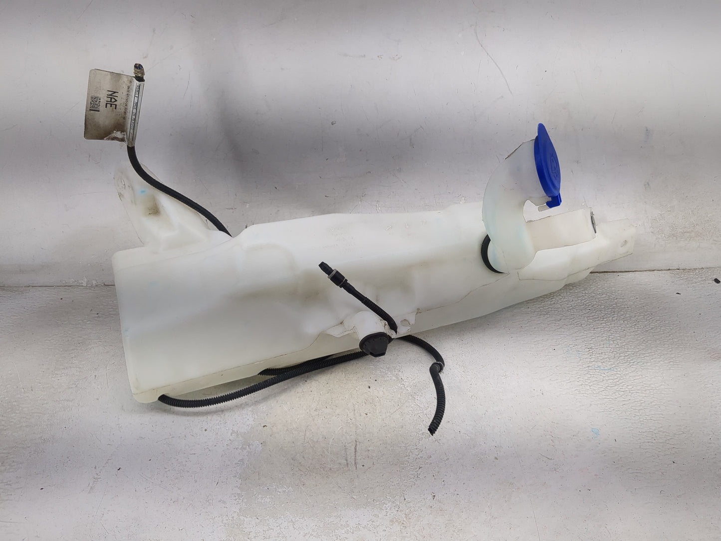 2013-2014 Ford Escape Windshield Washer Fluid Reservoir Bottle Oem 1474152 - Oemusedautoparts1.com