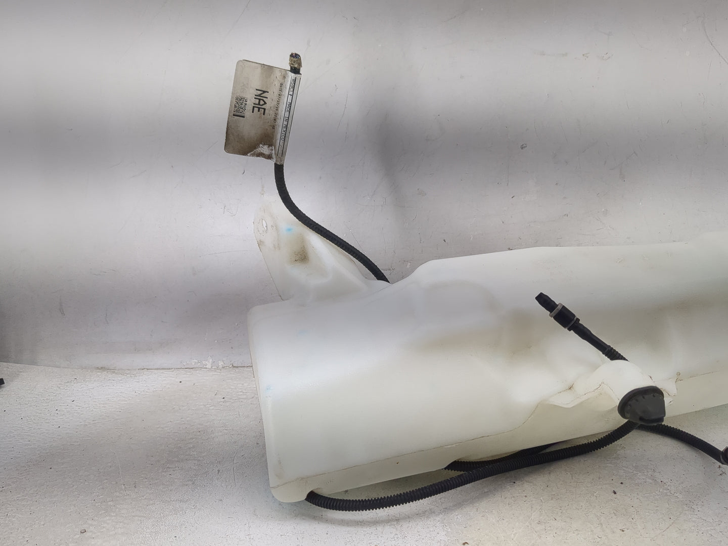2013-2014 Ford Escape Windshield Washer Fluid Reservoir Bottle Oem 1474152 - Oemusedautoparts1.com
