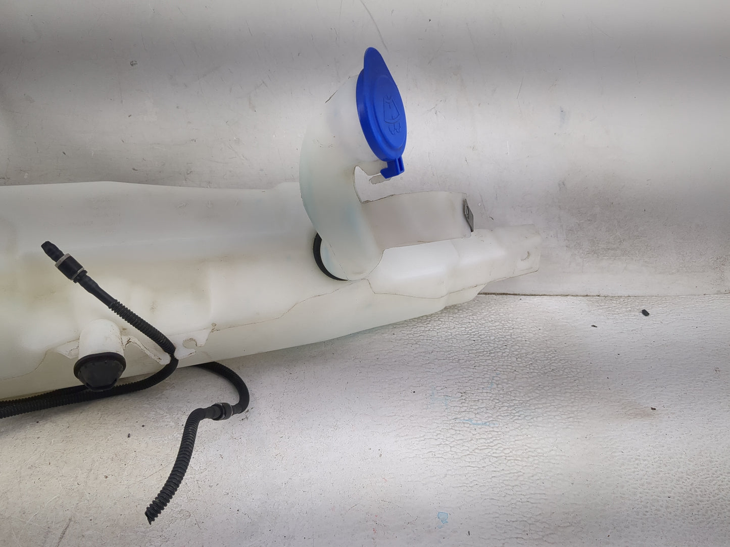 2013-2014 Ford Escape Windshield Washer Fluid Reservoir Bottle Oem 1474152 - Oemusedautoparts1.com