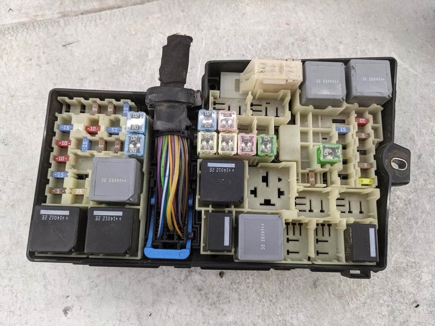 2013-2016 Ford Escape Fusebox Fuse Box Panel Relay Module P/N:AV6T-14A142-AB Fits Fits 2013 2014 2015 2016 OEM Used Auto Par