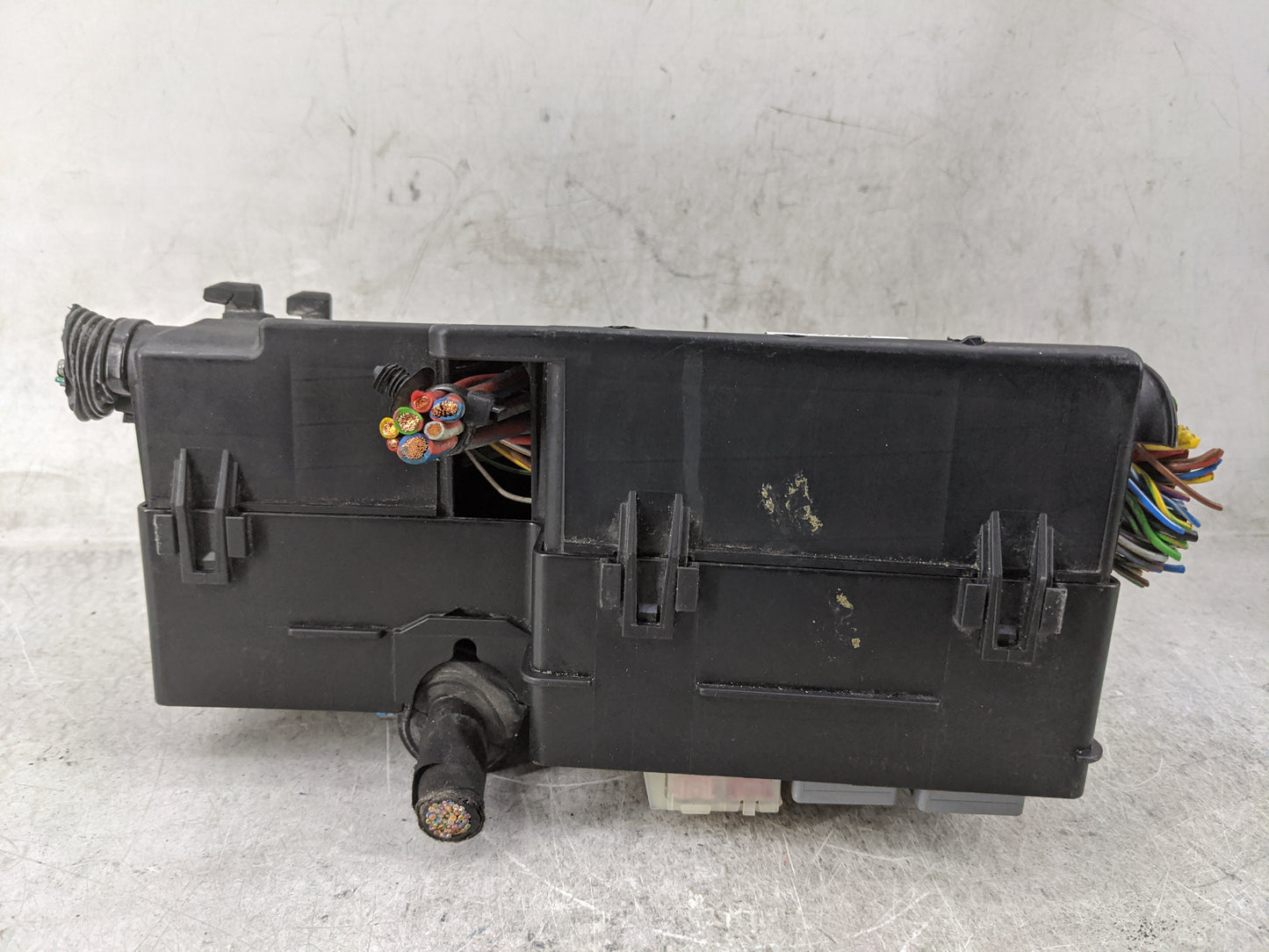 2013-2016 Ford Escape Fusebox Fuse Box Panel Relay Module P/N:AV6T-14A142-AB Fits Fits 2013 2014 2015 2016 OEM Used Auto Par