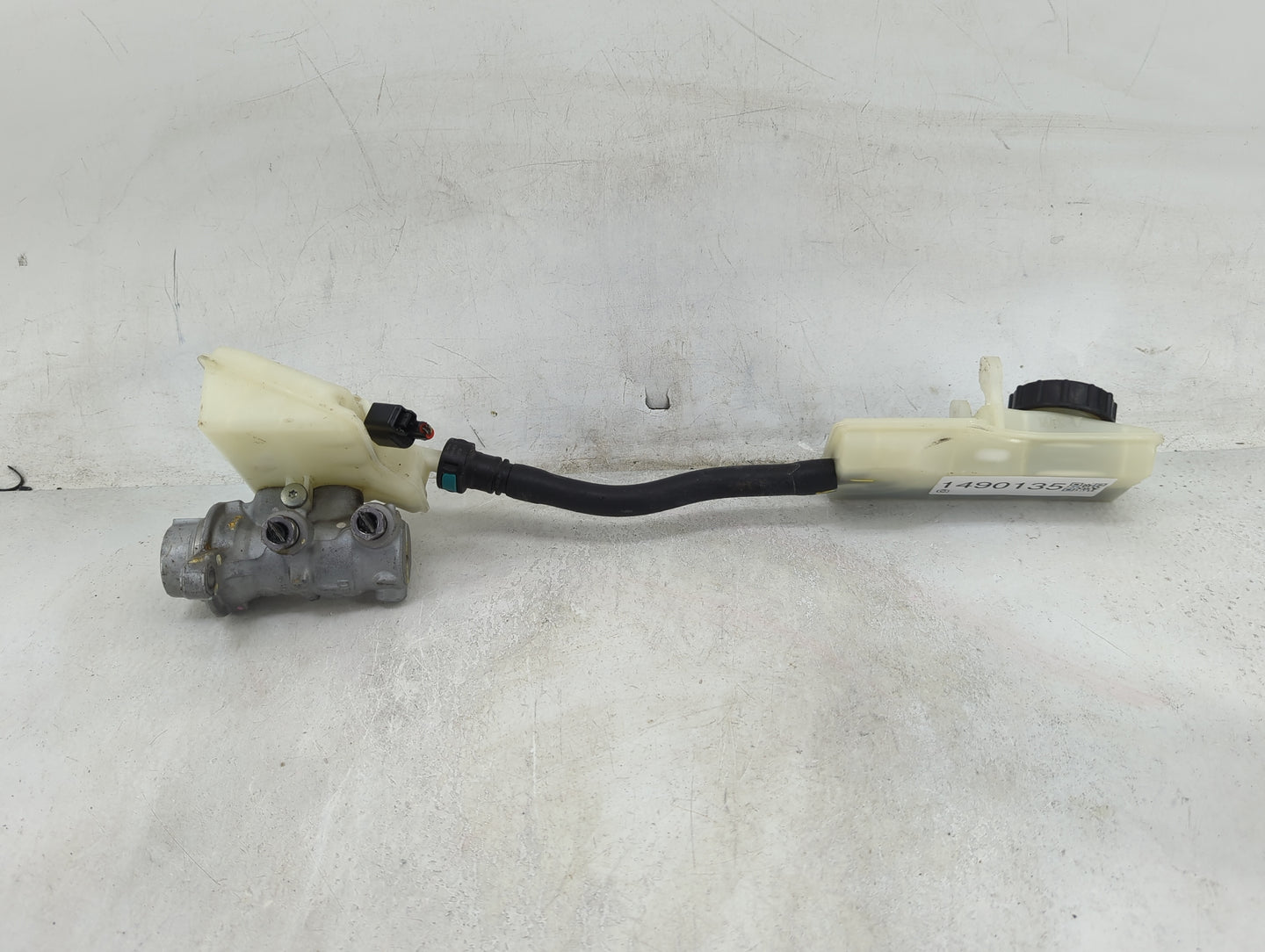 2013-2019 Ford Escape Brake Master Cylinder 1490135 - Oemusedautoparts1.com