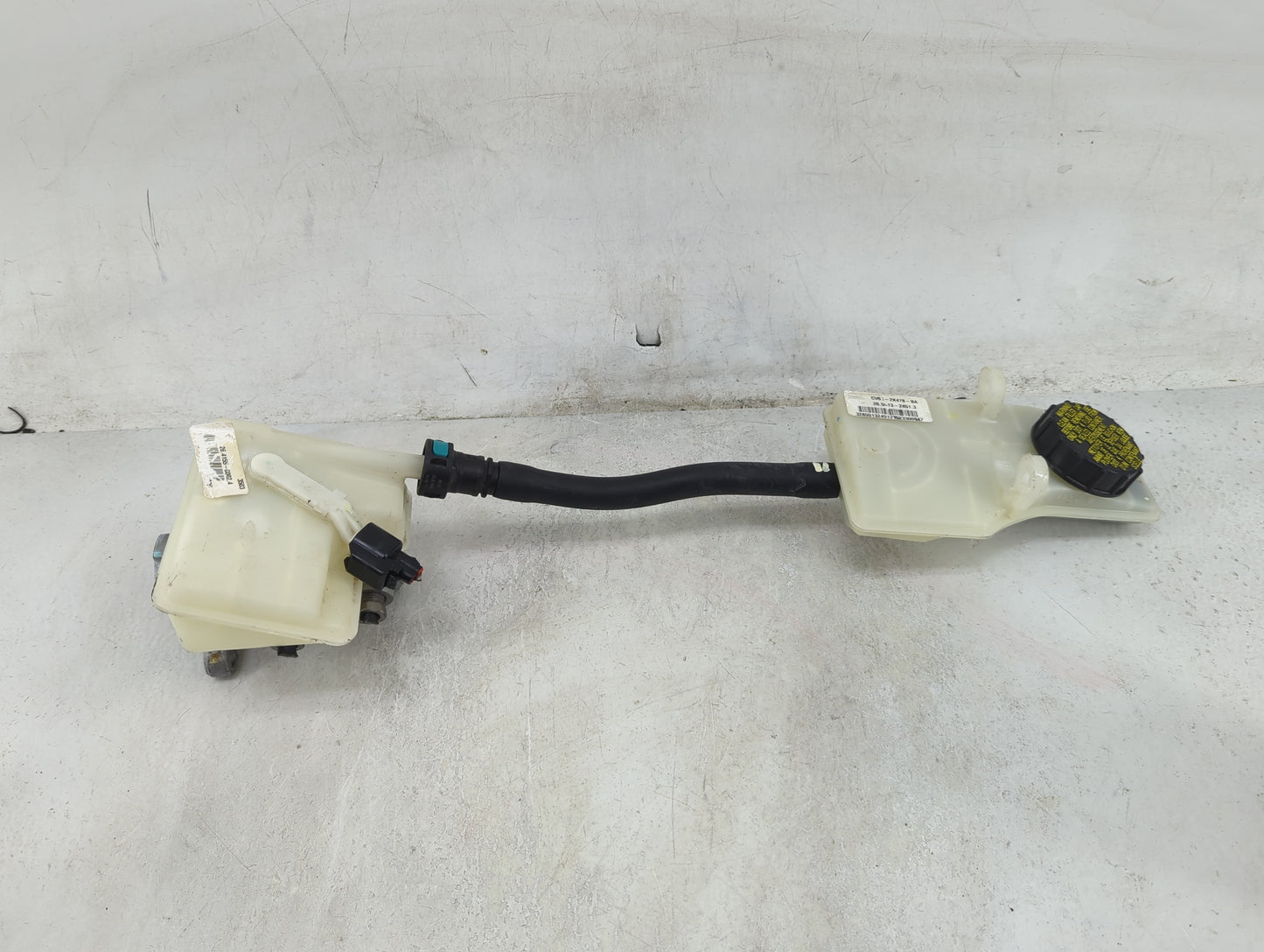 2013-2019 Ford Escape Brake Master Cylinder 1490135 - Oemusedautoparts1.com