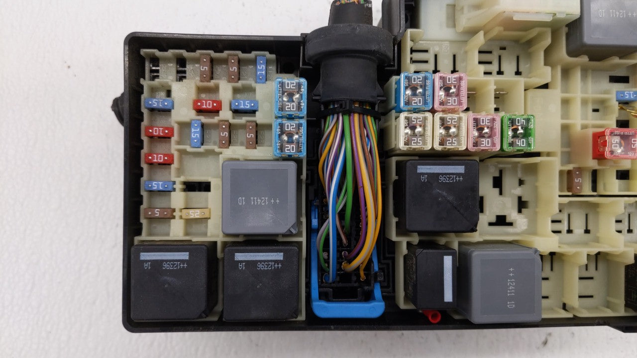 2013-2016 Ford Escape Fusebox Fuse Box Panel Relay Module P/N:AV6T-14A142-AB AV6T-14A067-AD Fits Fits 2013 2014 2015 2016 OE