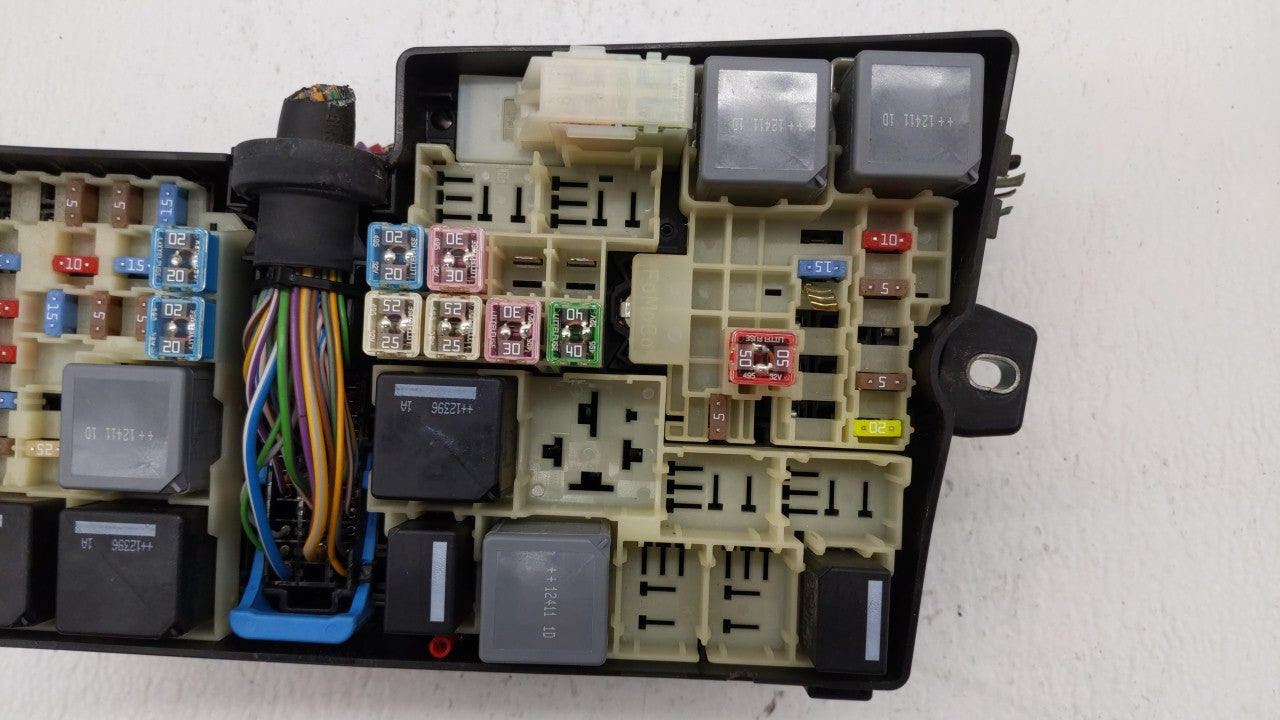 2013-2016 Ford Escape Fusebox Fuse Box Panel Relay Module P/N:AV6T-14A142-AB AV6T-14A067-AD Fits Fits 2013 2014 2015 2016 OE