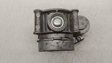 2013-2019 Ford Escape Throttle Body P/N:DS7E-9F991-AK DS7E-9F991-AD Fits Fits 2013 2014 2015 2016 2017 2018 2019 2020 OEM Used Auto Parts