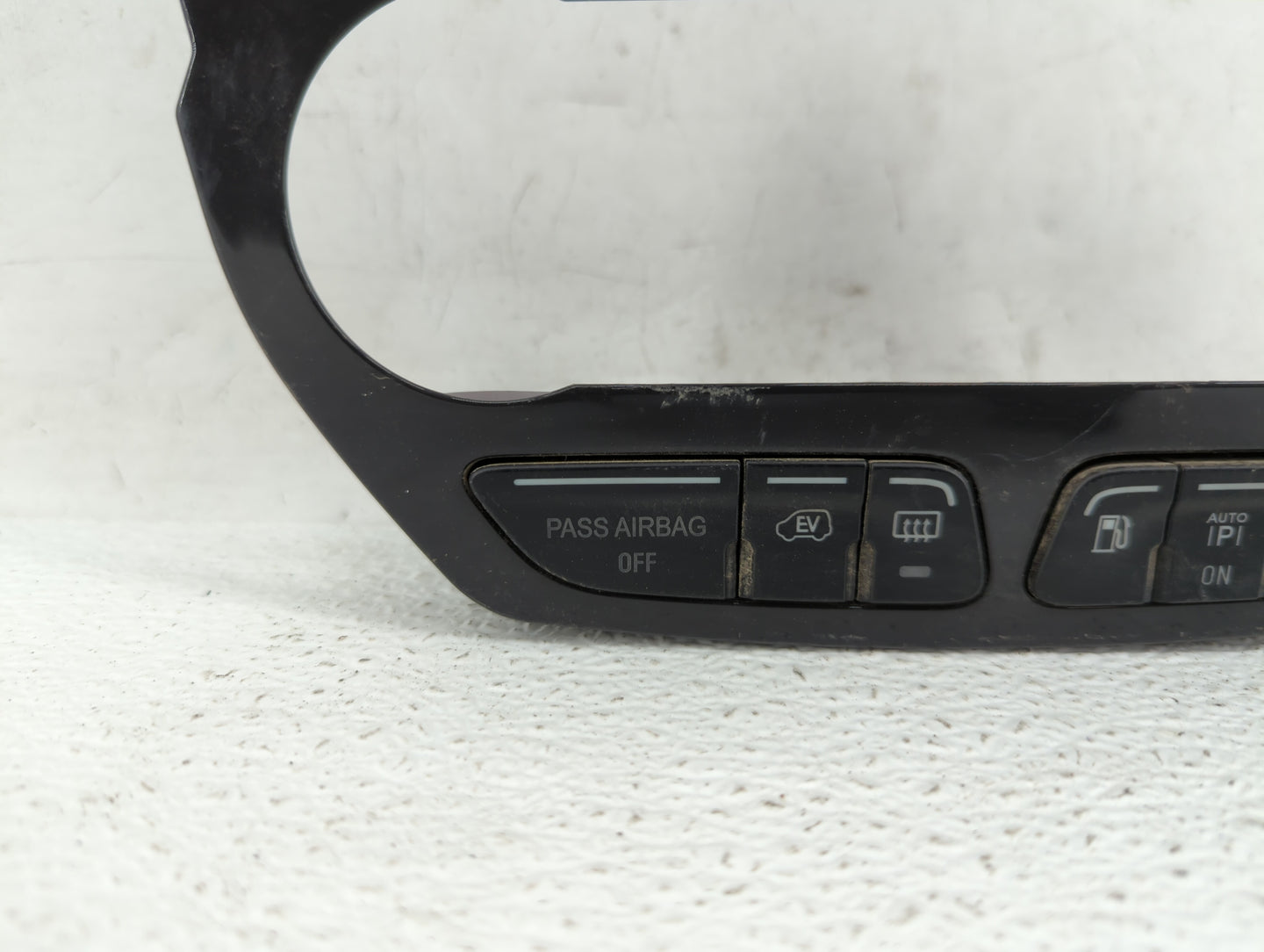 2014 Ford Escape DEFROST AND TRUCK RELEASE BUTTON WITH TRIM - Oemusedautoparts1.com