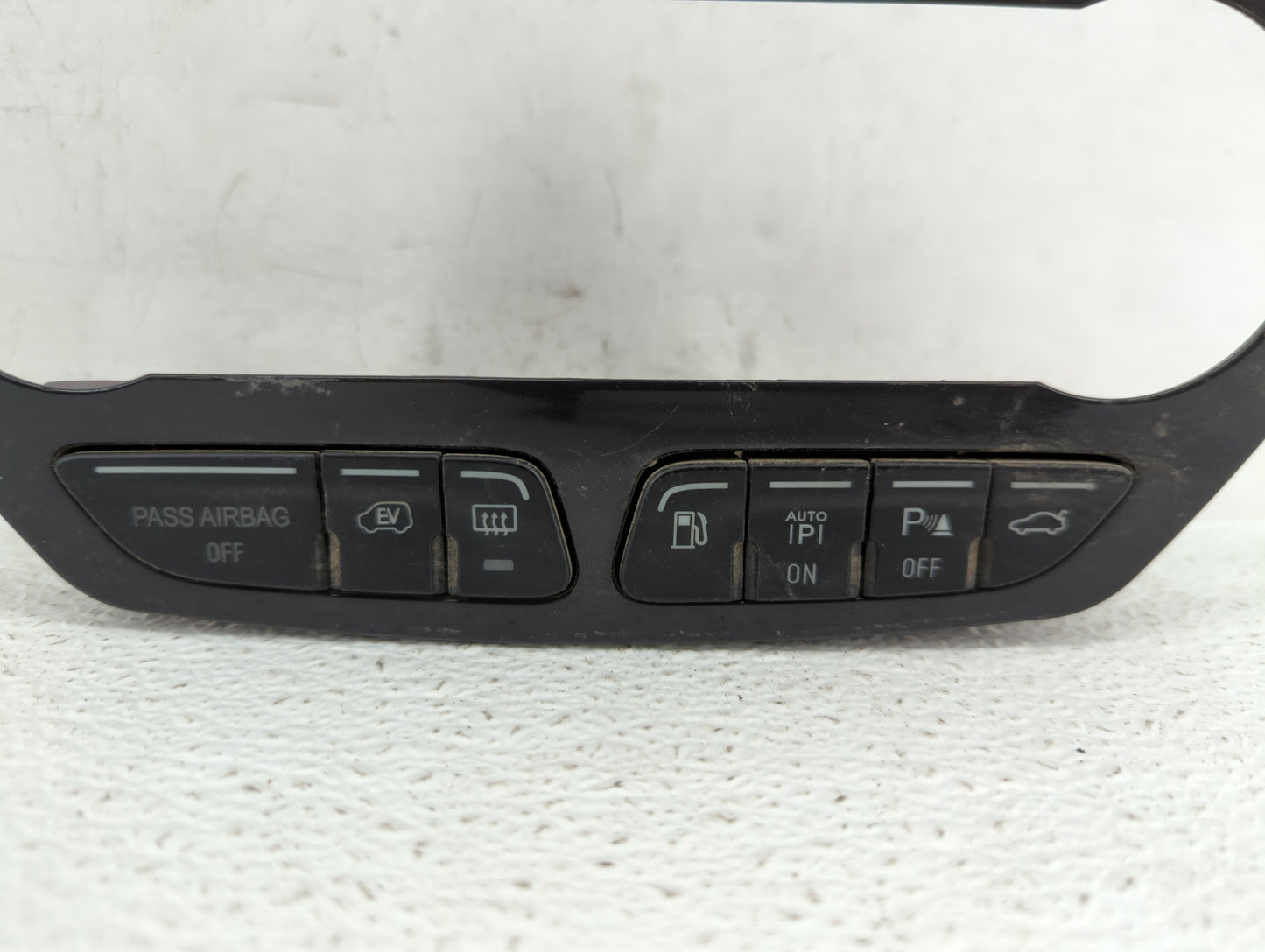 2014 Ford Escape DEFROST AND TRUCK RELEASE BUTTON WITH TRIM - Oemusedautoparts1.com