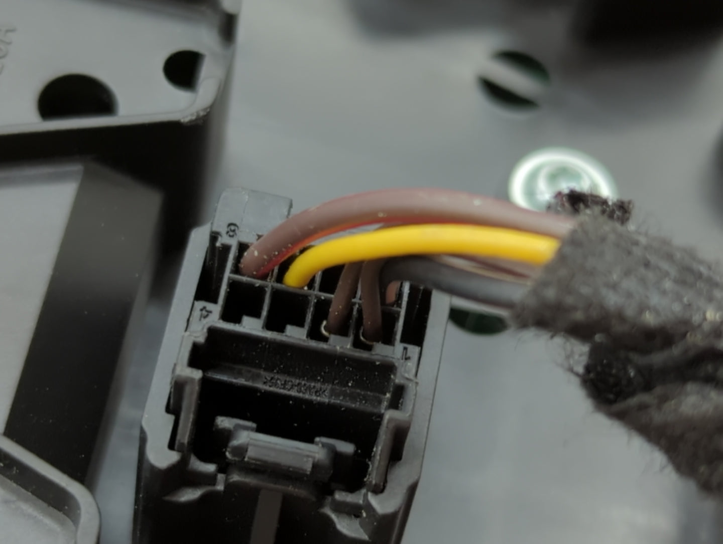 Ford Escape Radio Control Panel - Oemusedautoparts1.com