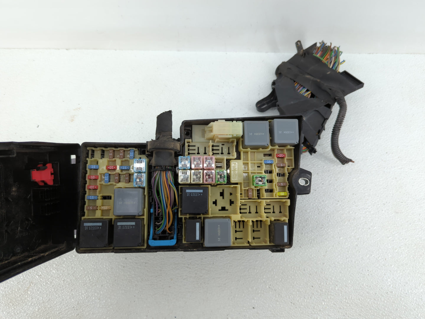 2013-2016 Ford Escape Fusebox Fuse Box Panel Relay Module P/N:AV6T-14A067-AD AV6T-14A142-AB Fits Fits 2013 2014 2015 2016 OE
