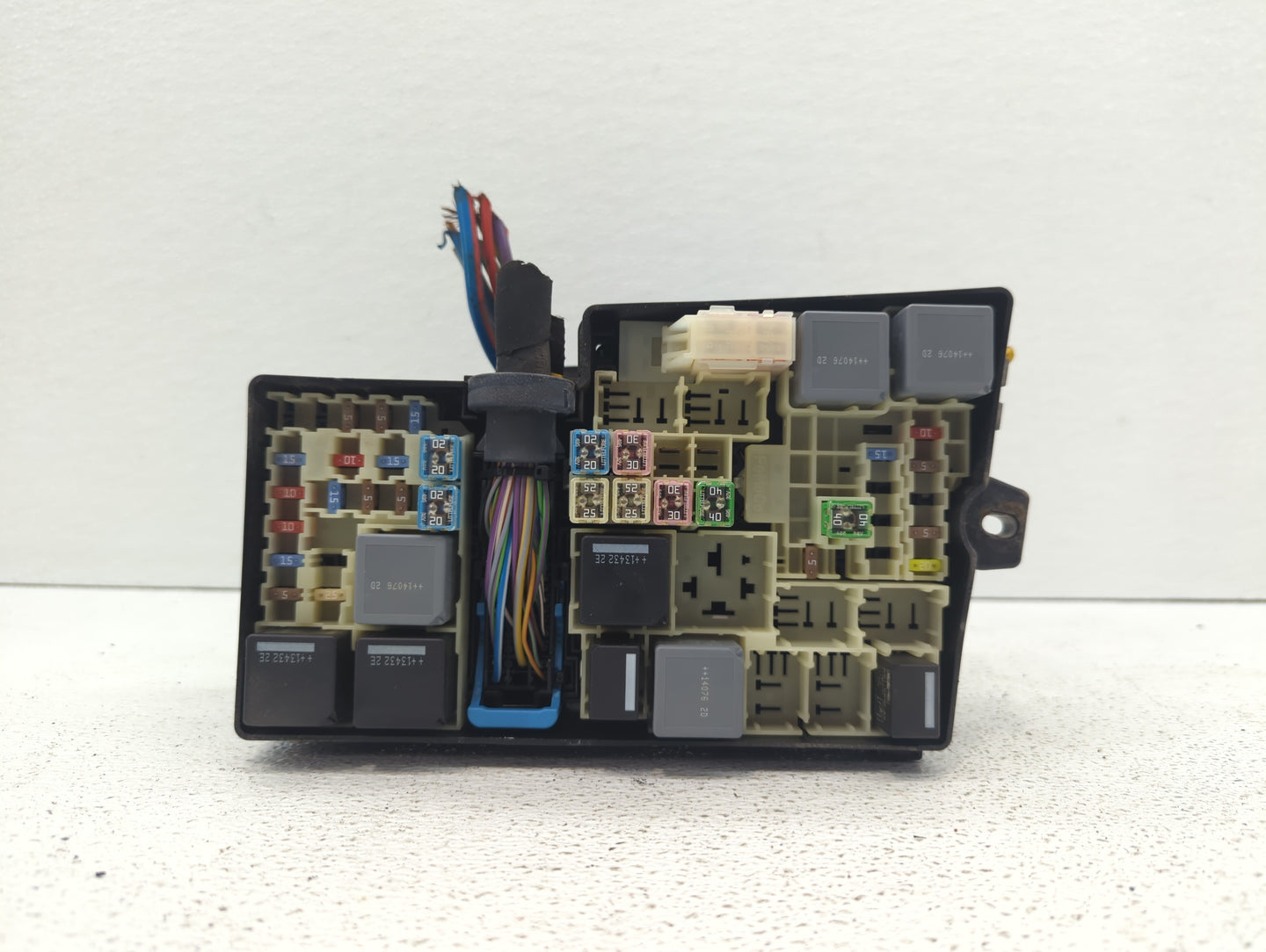 2013-2016 Ford Escape Fusebox Fuse Box Panel Relay Module P/N:AV6T-14A142-AB AV6T-14A067-AD Fits Fits 2013 2014 2015 2016 OE